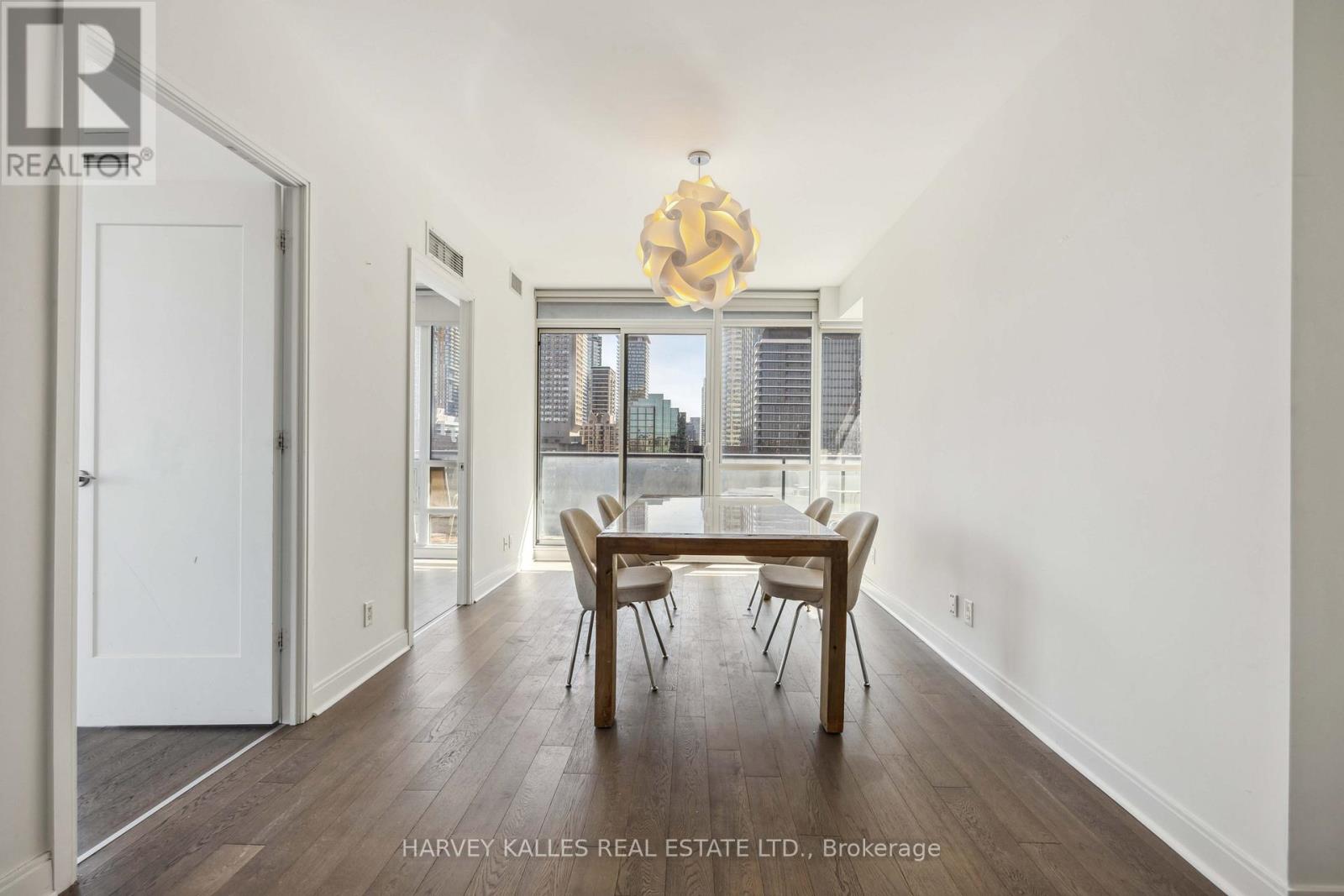 1707 - 825 CHURCH STREET