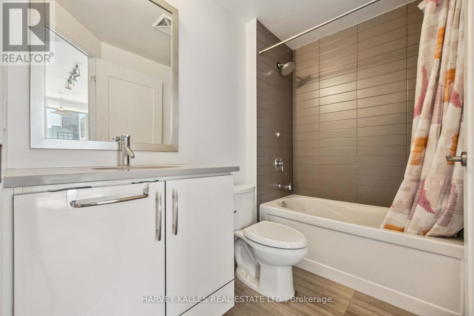 1707 - 825 CHURCH STREET