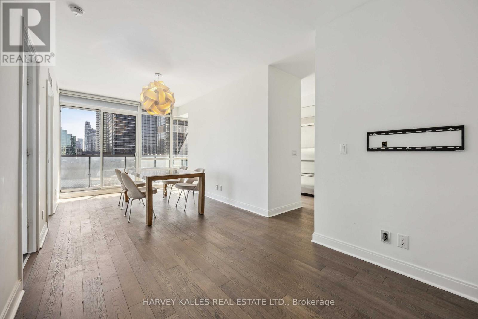 1707 - 825 CHURCH STREET