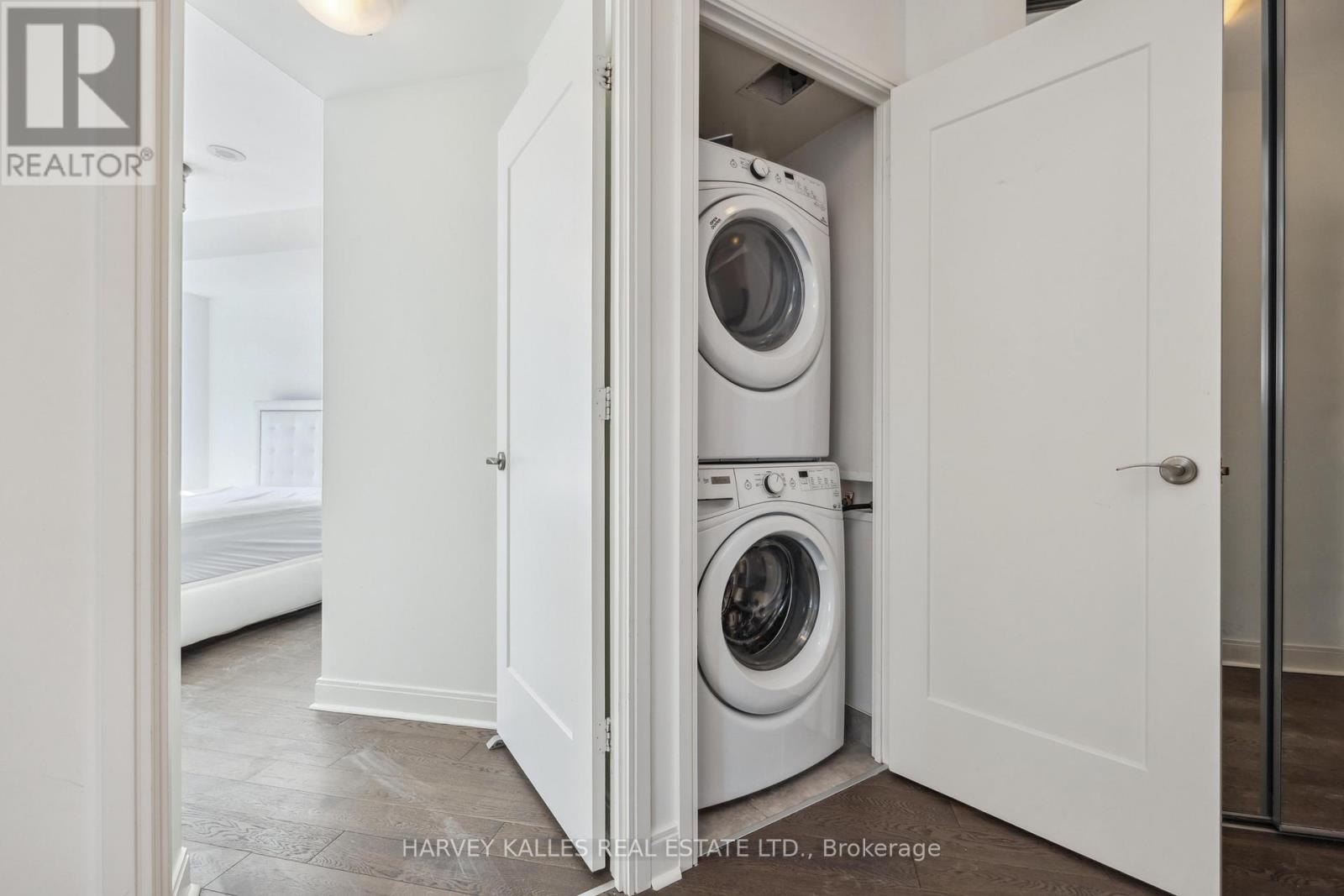 1707 - 825 CHURCH STREET