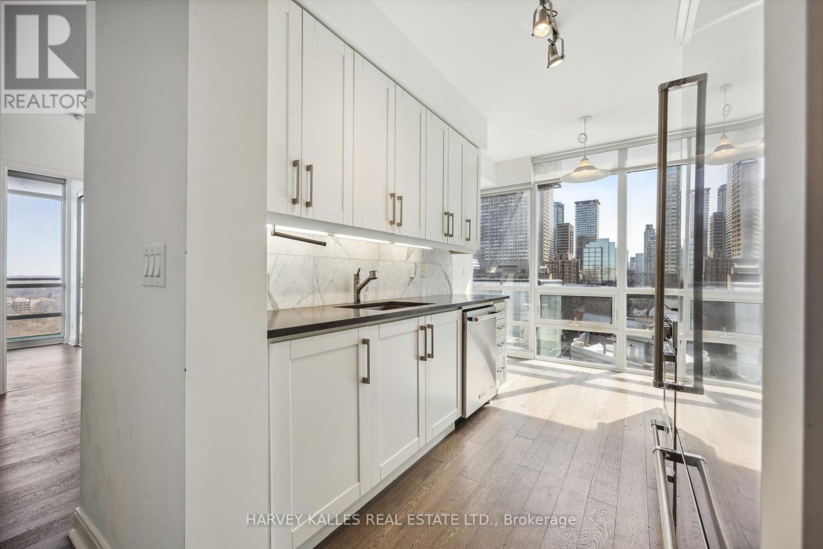 1707 - 825 CHURCH STREET