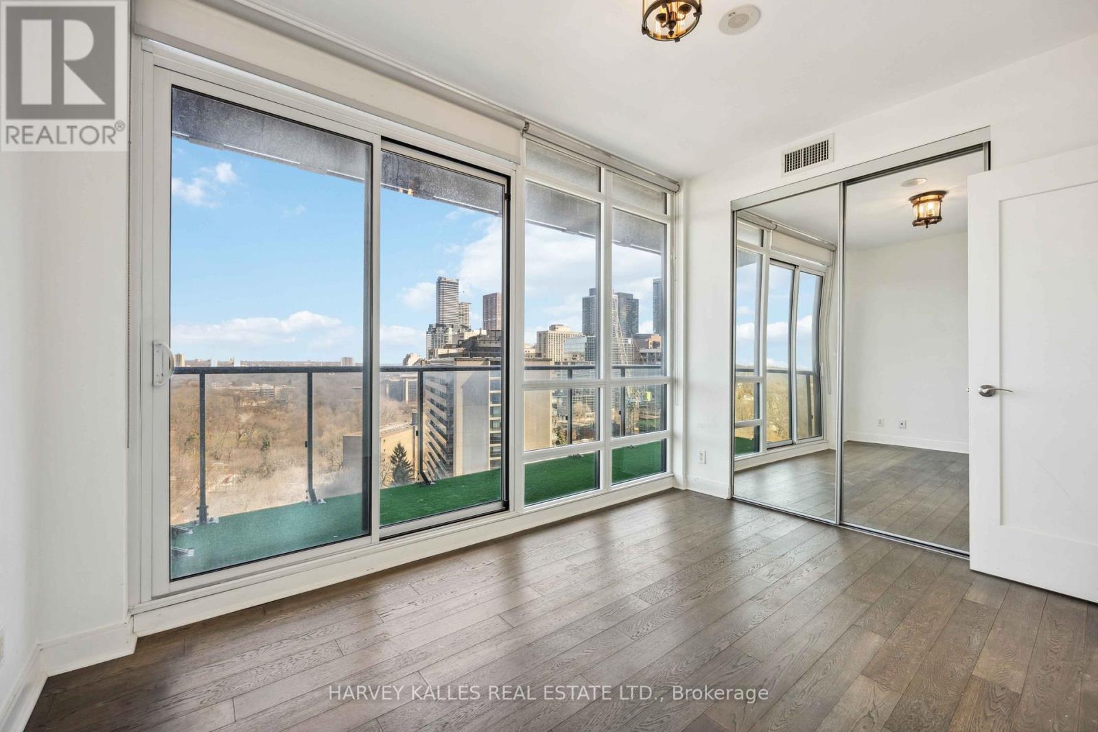 1707 - 825 CHURCH STREET