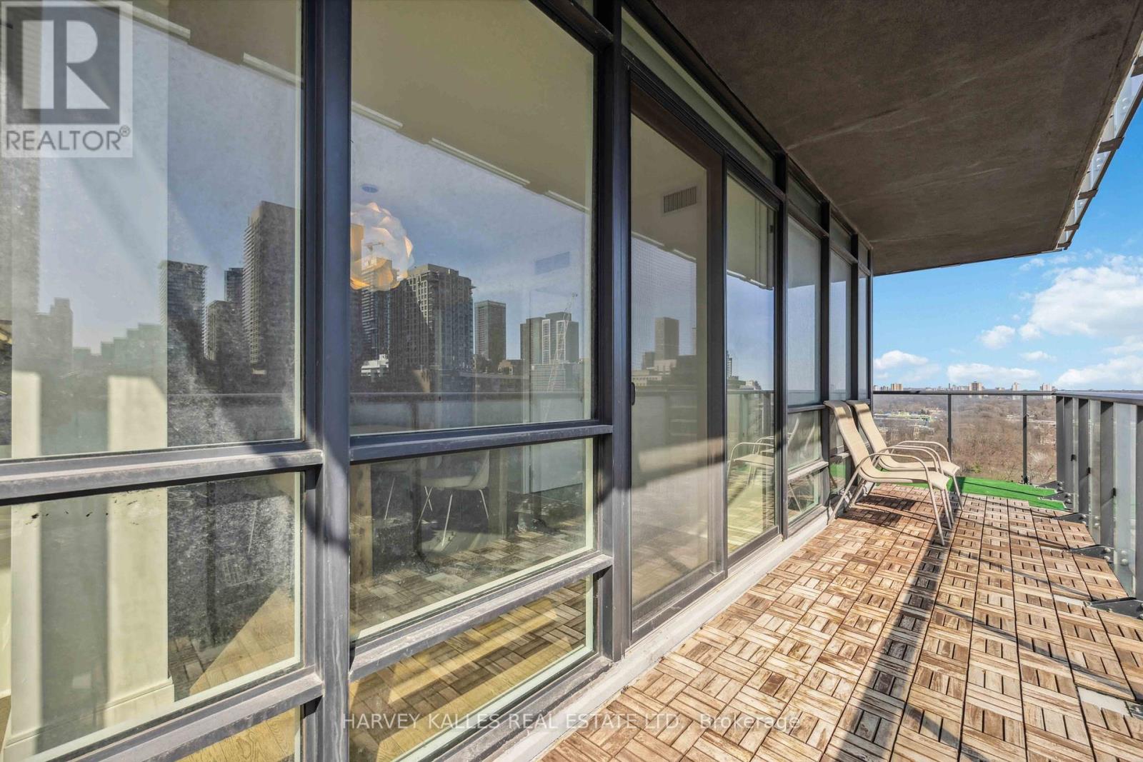 1707 - 825 CHURCH STREET