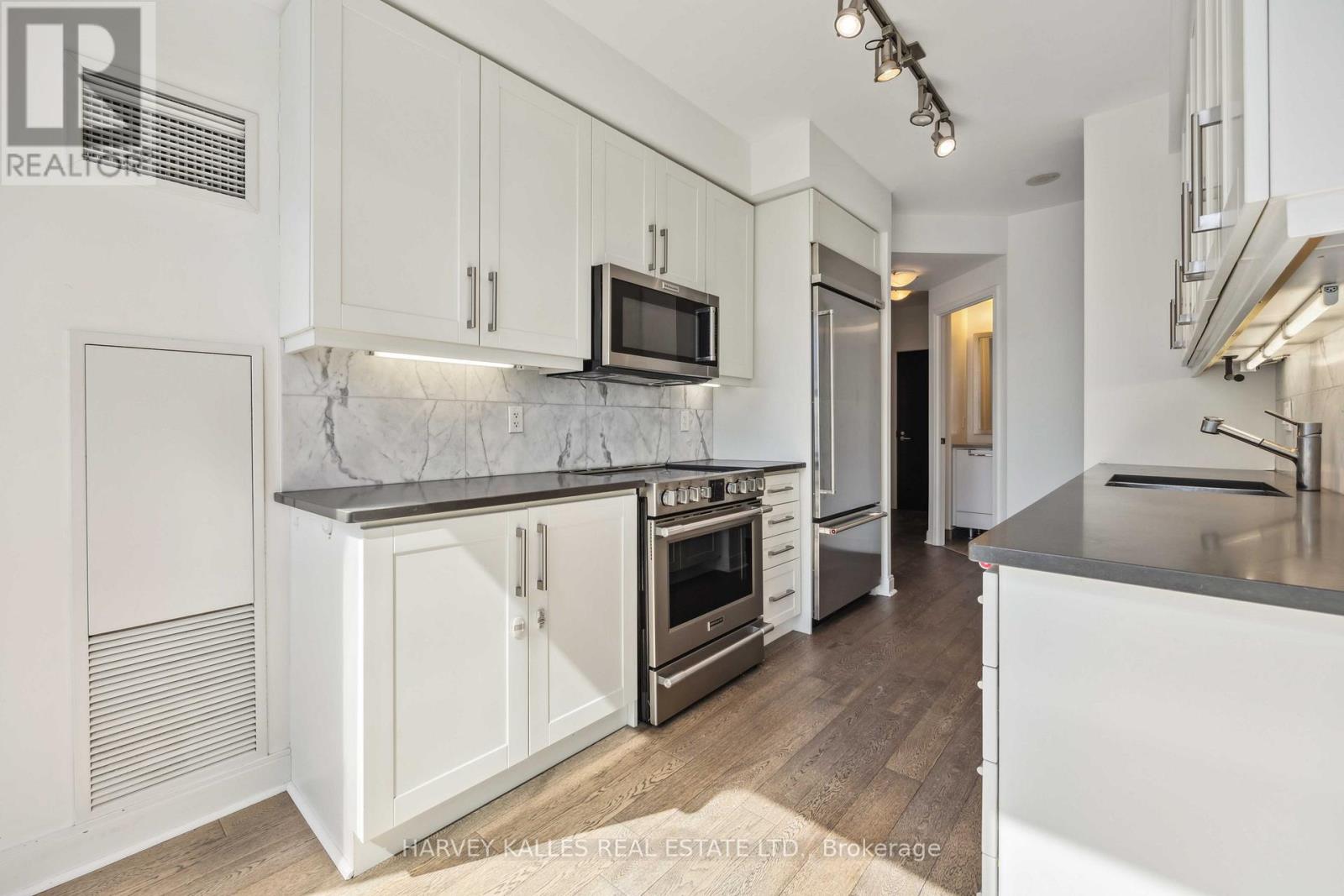 1707 - 825 CHURCH STREET