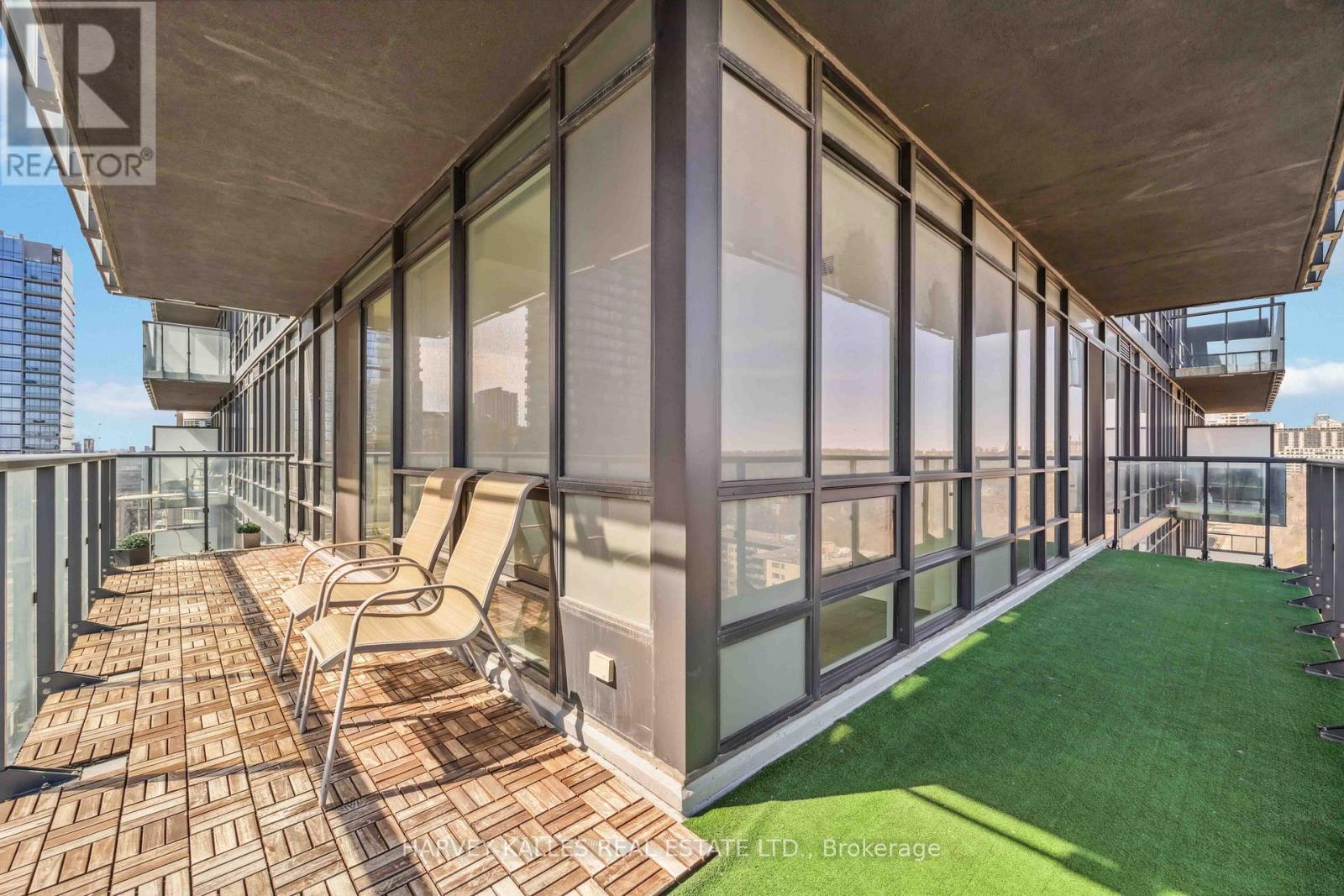 1707 - 825 CHURCH STREET