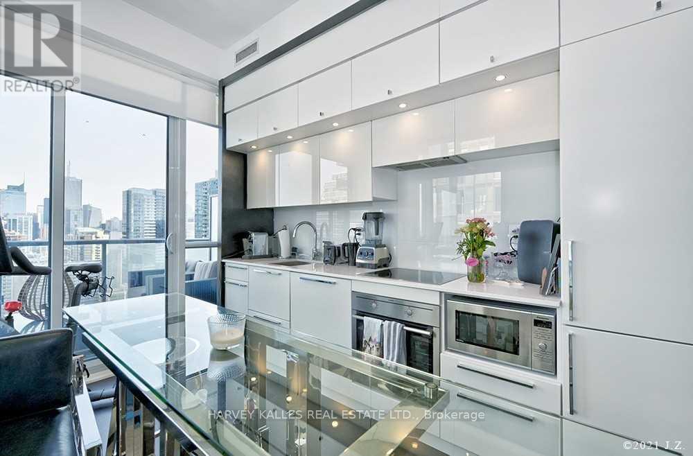 3009 - 15 GRENVILLE STREET