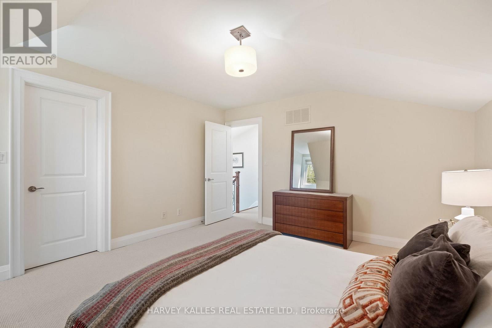 487 SPADINA ROAD