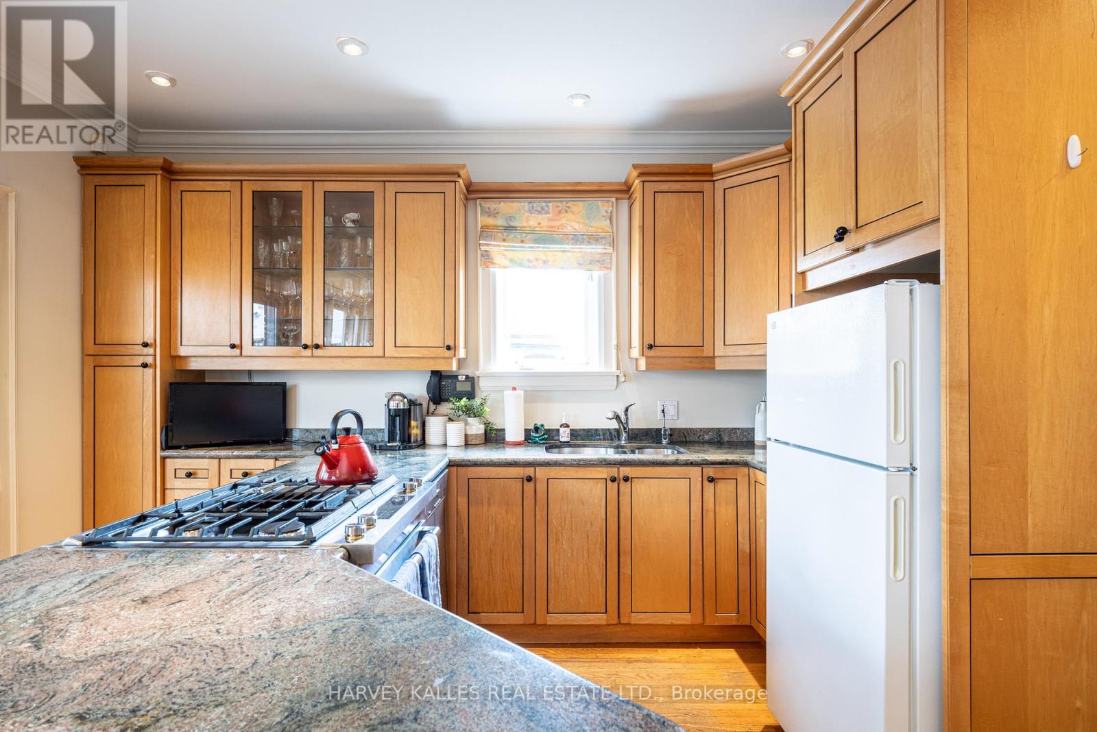 370 ST CLEMENTS AVENUE