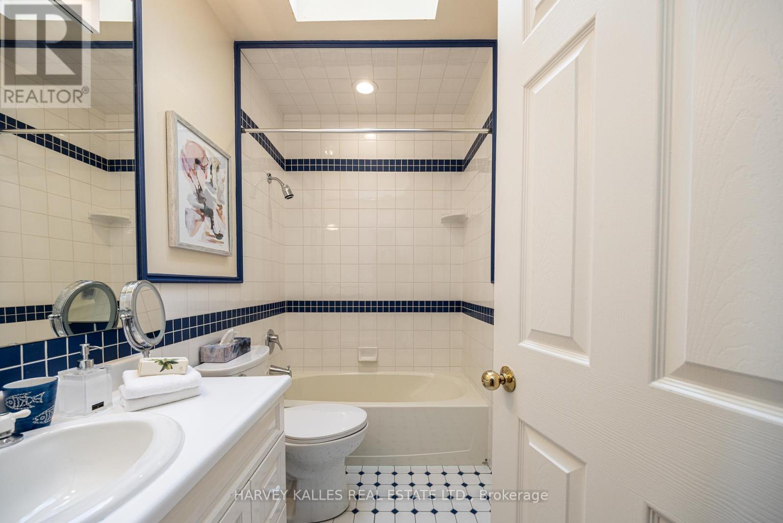 370 ST CLEMENTS AVENUE