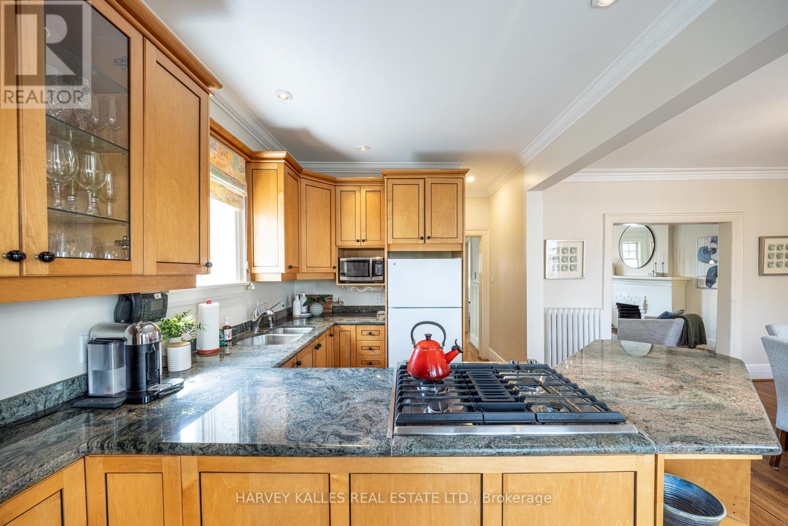 370 ST CLEMENTS AVENUE