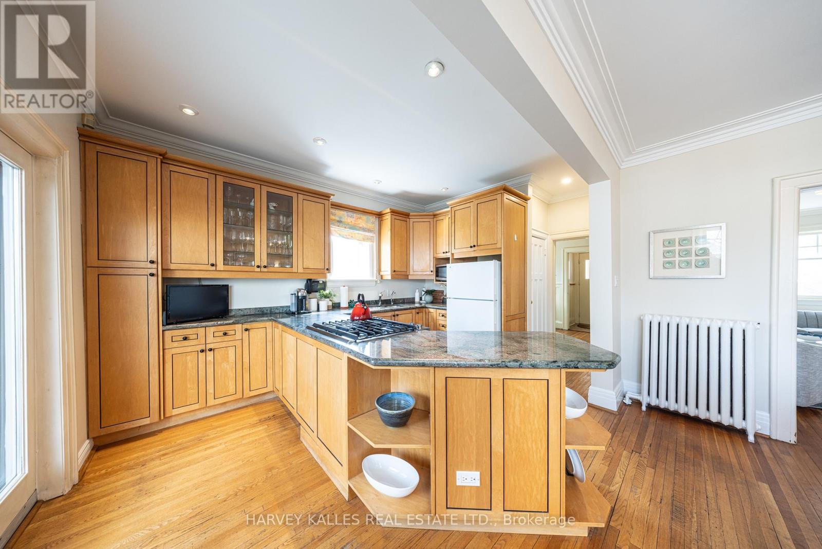 370 ST CLEMENTS AVENUE