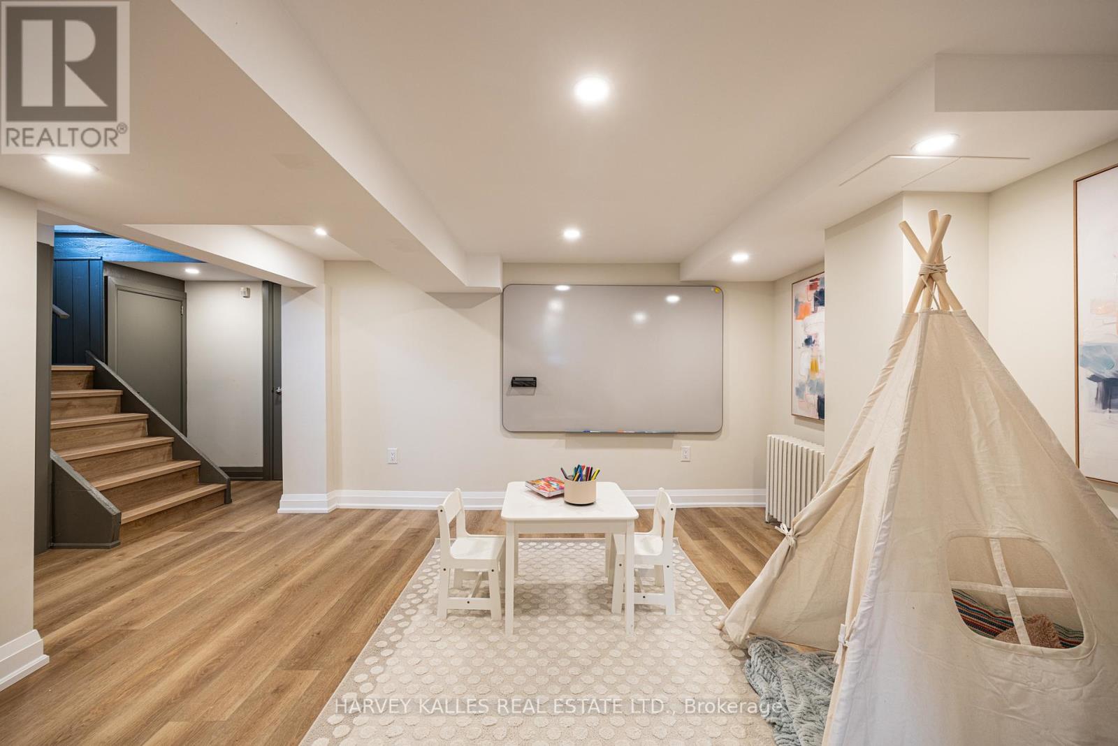 370 ST CLEMENTS AVENUE