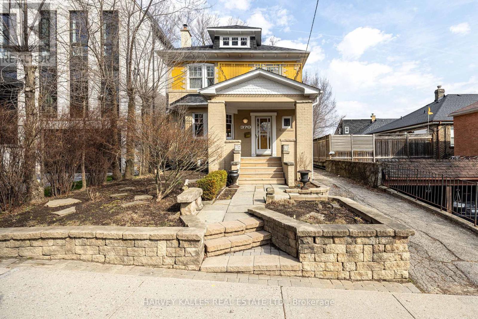 370 ST CLEMENTS AVENUE