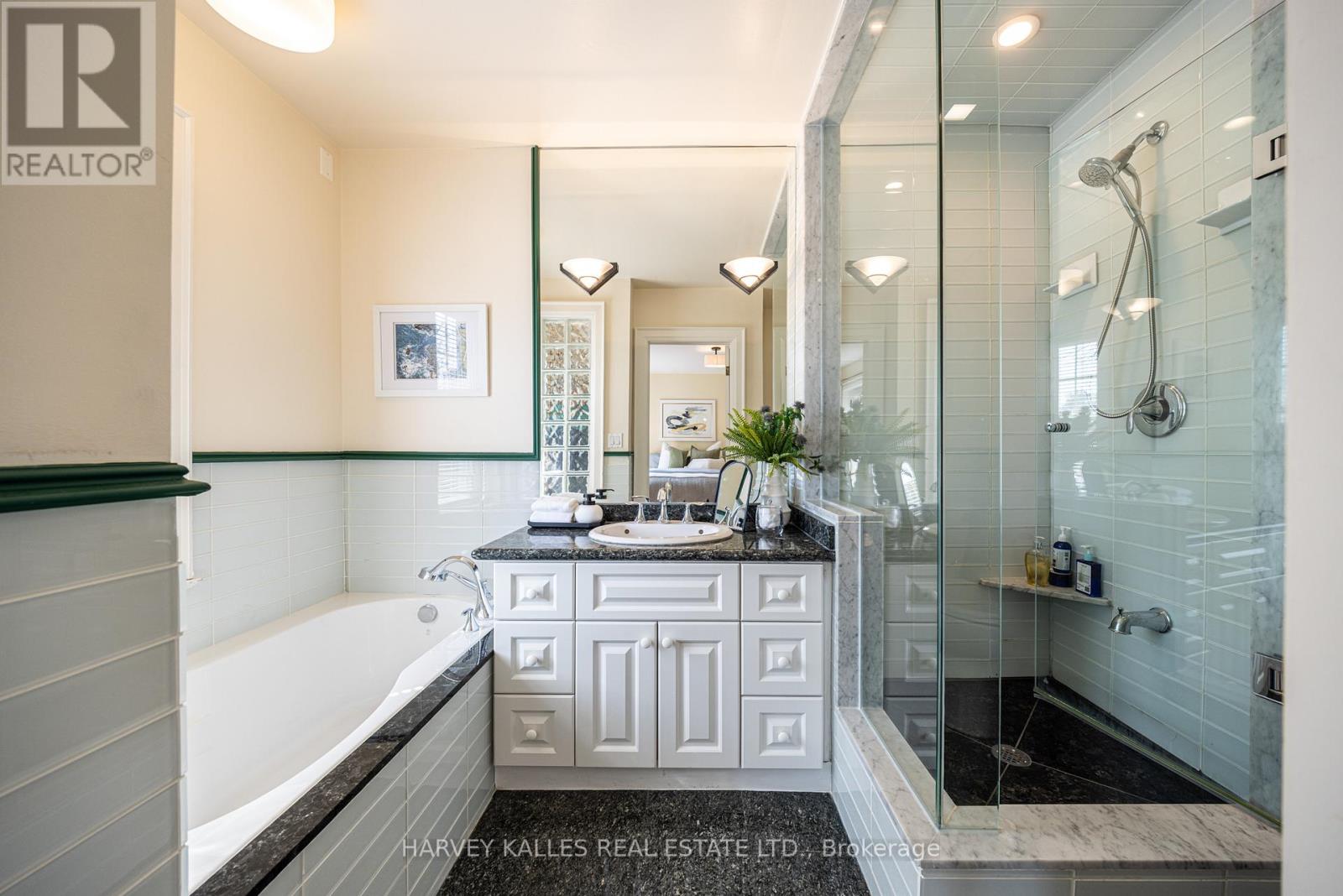 370 ST CLEMENTS AVENUE