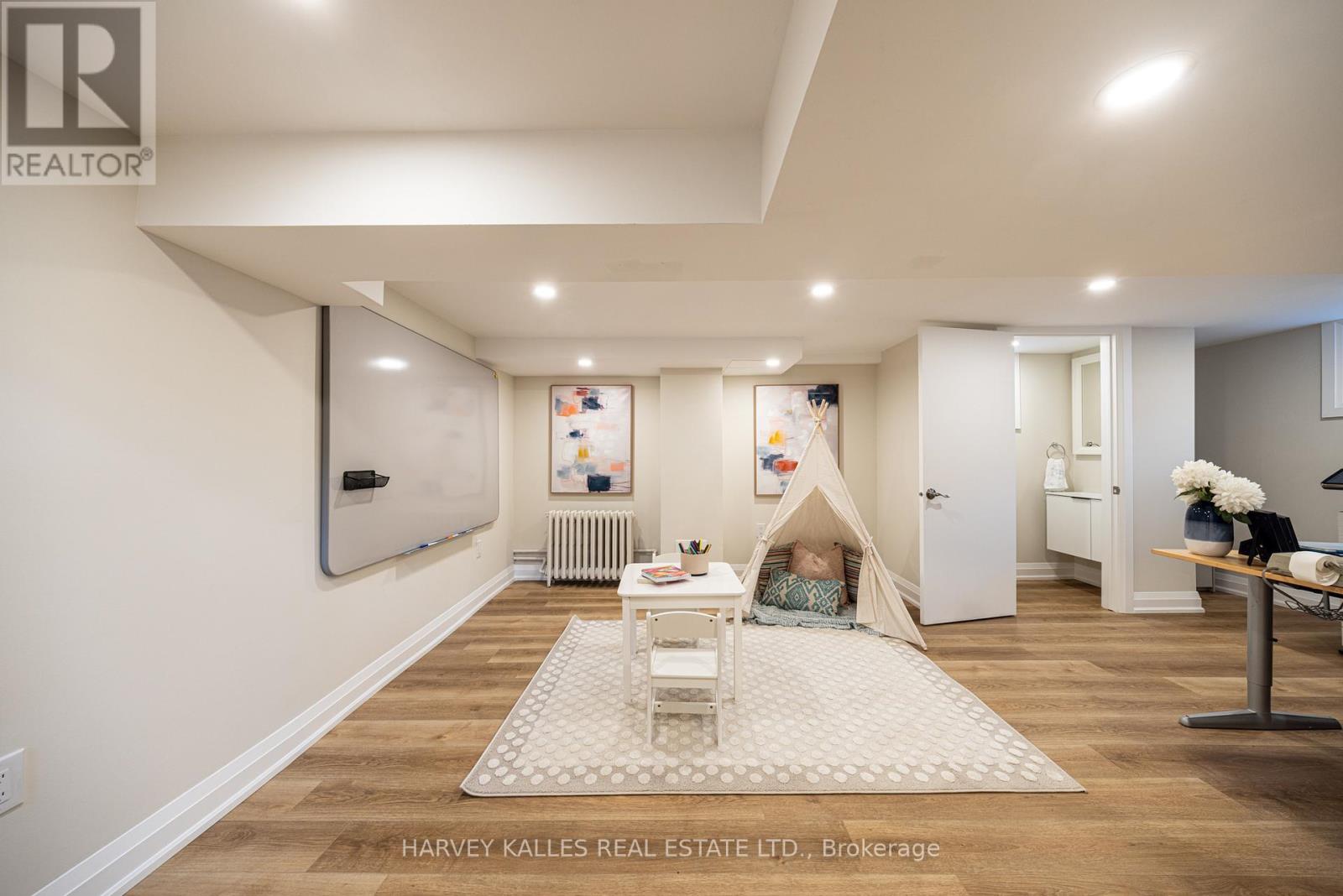 370 ST CLEMENTS AVENUE