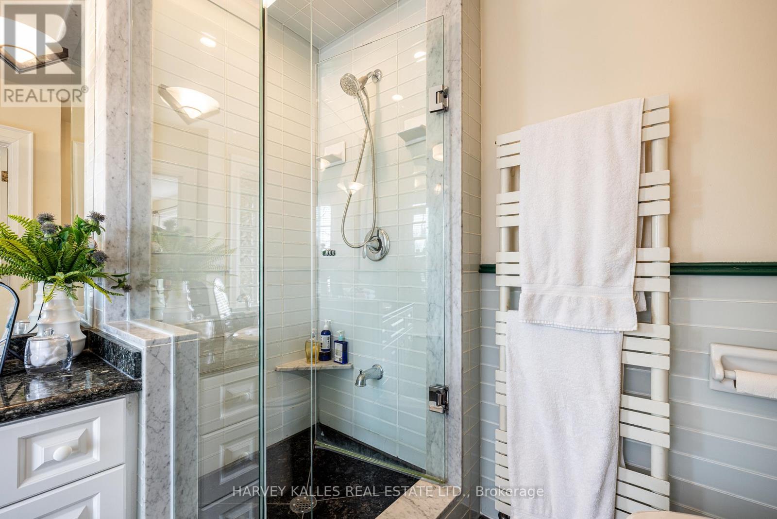 370 ST CLEMENTS AVENUE