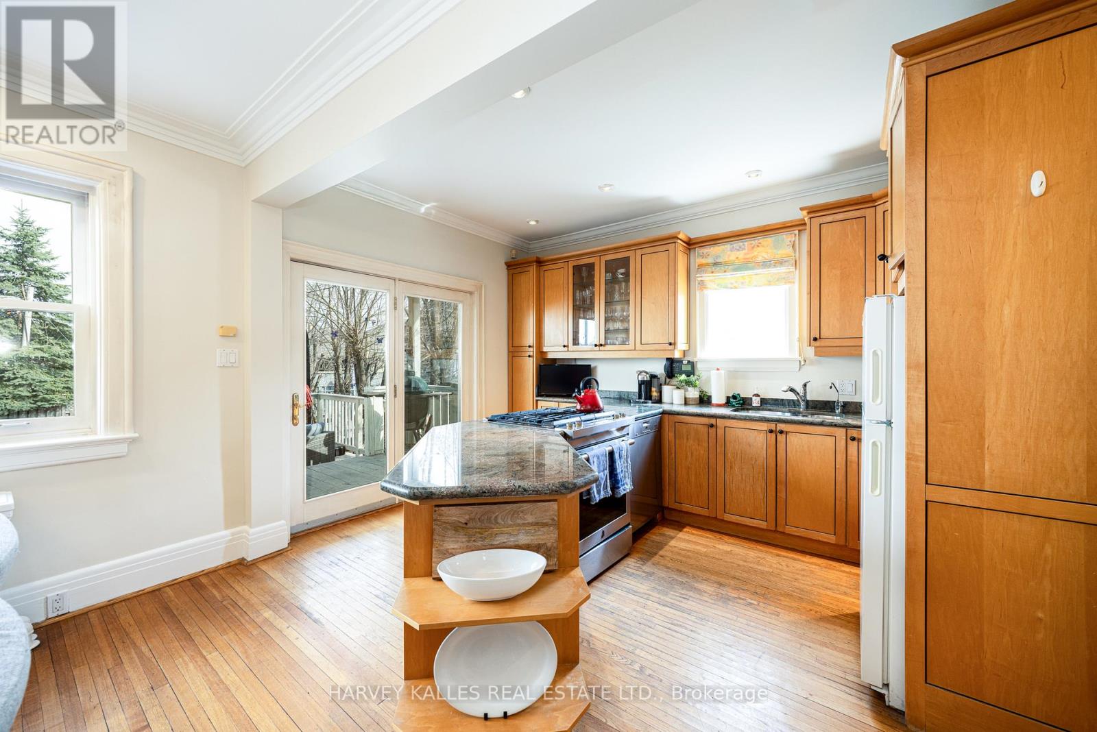 370 ST CLEMENTS AVENUE