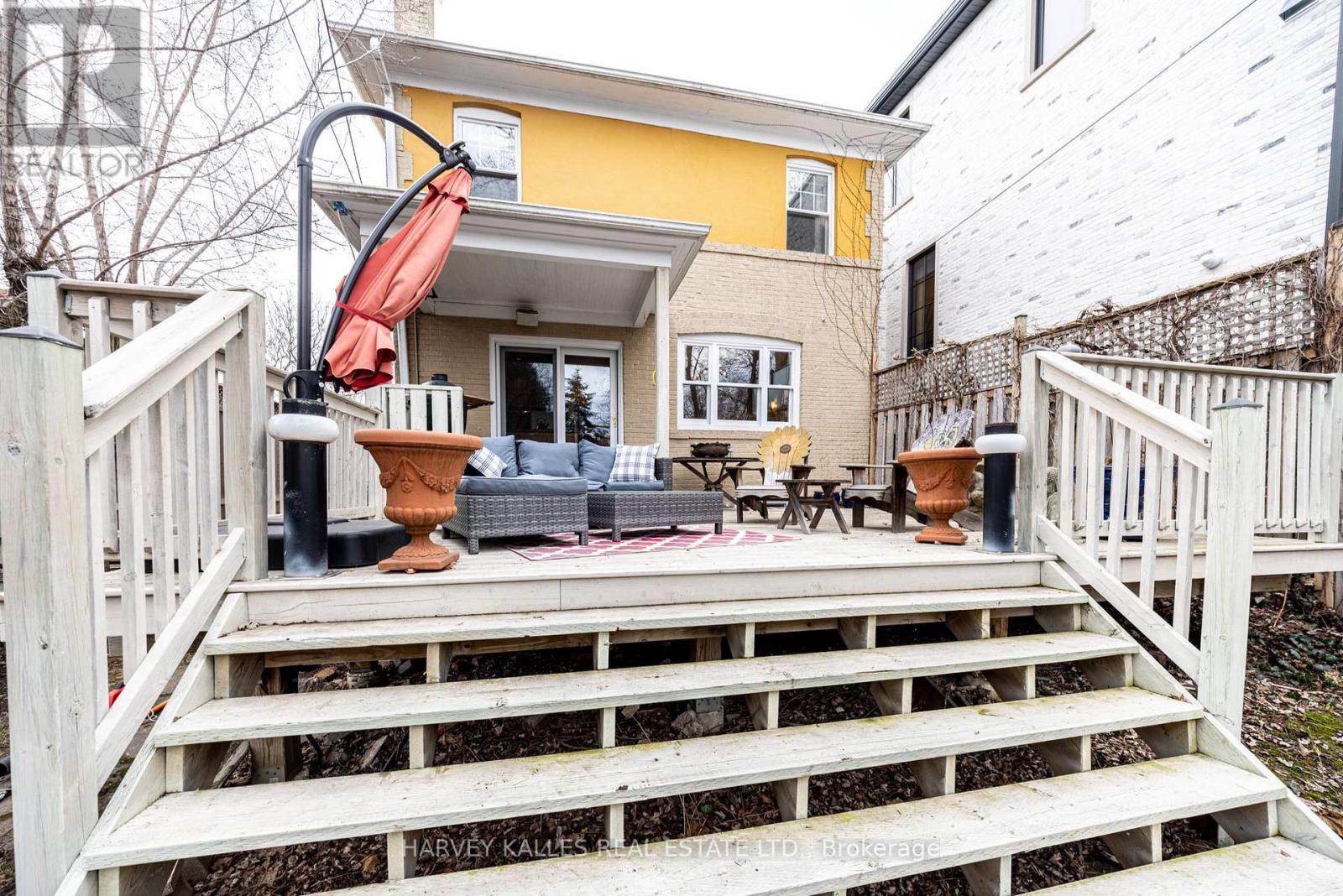 370 ST CLEMENTS AVENUE