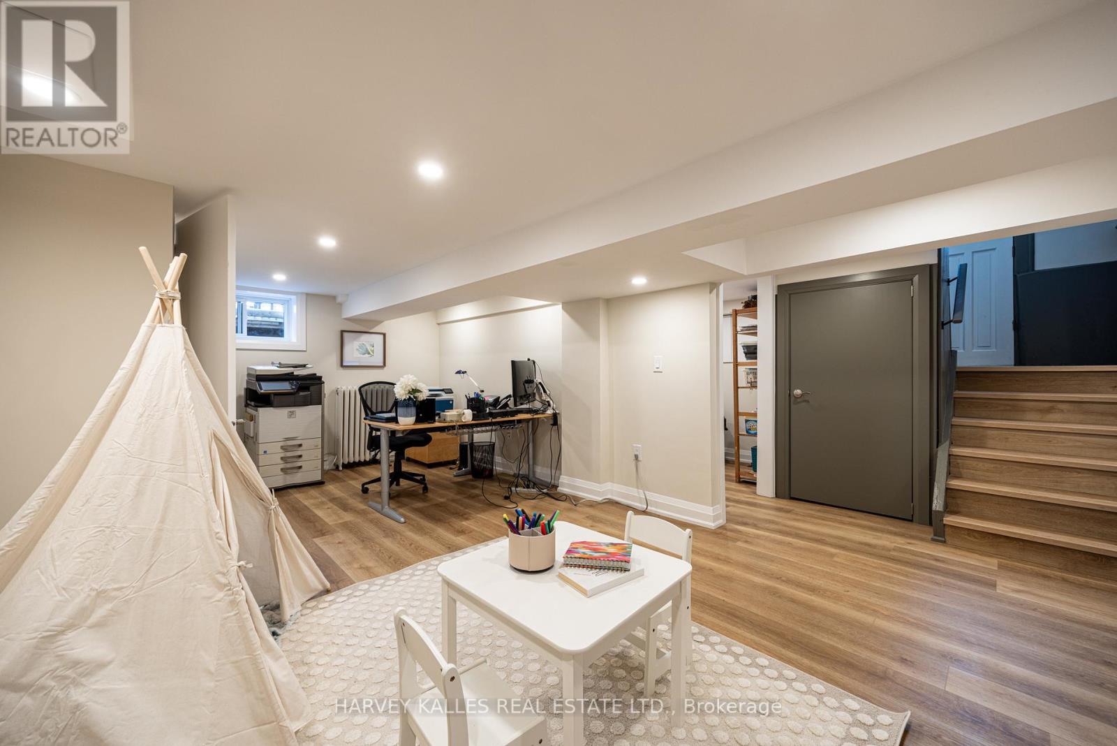 370 ST CLEMENTS AVENUE