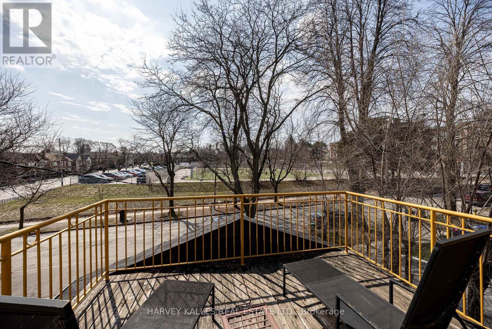 370 ST CLEMENTS AVENUE