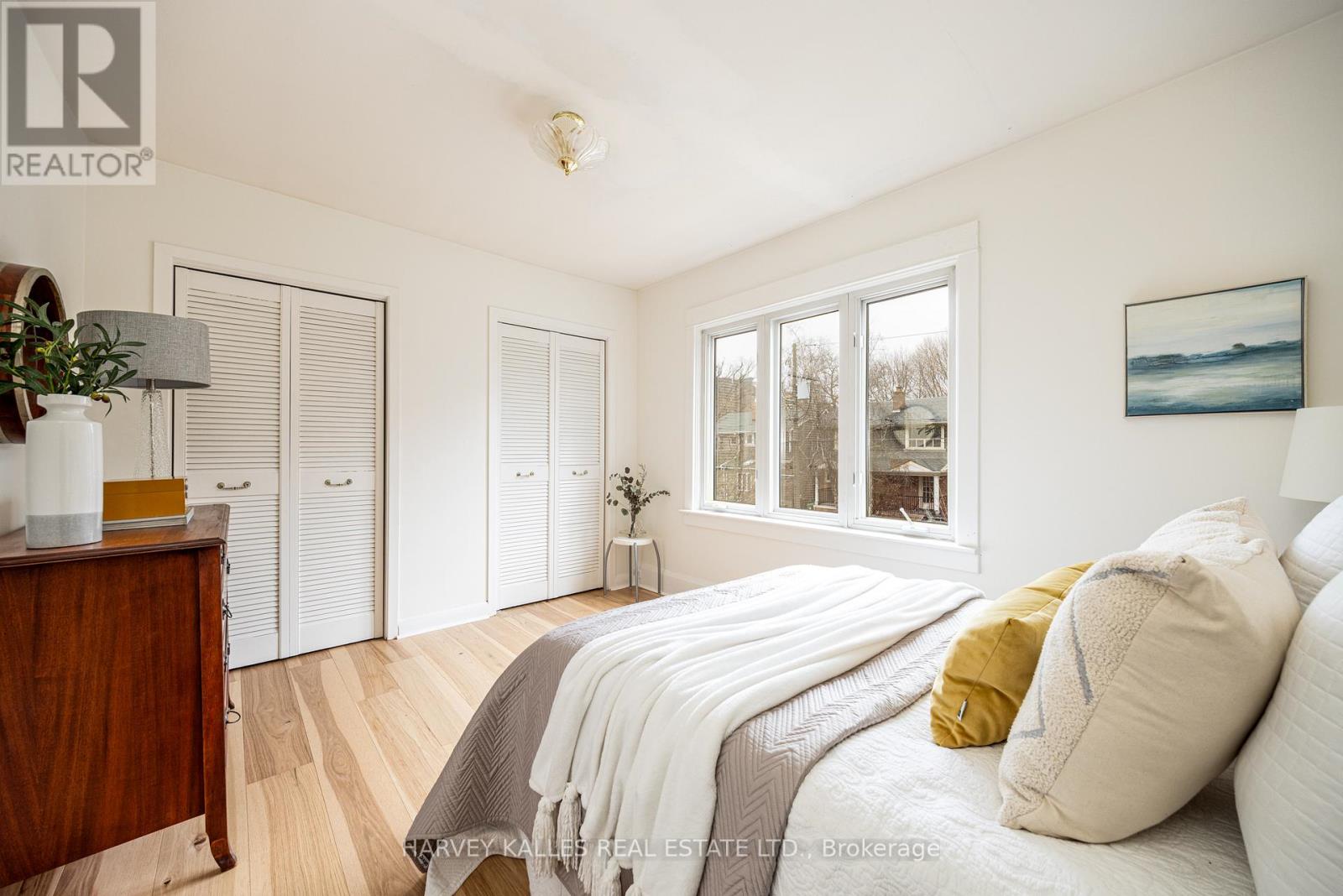 467 HILLSDALE AVENUE E