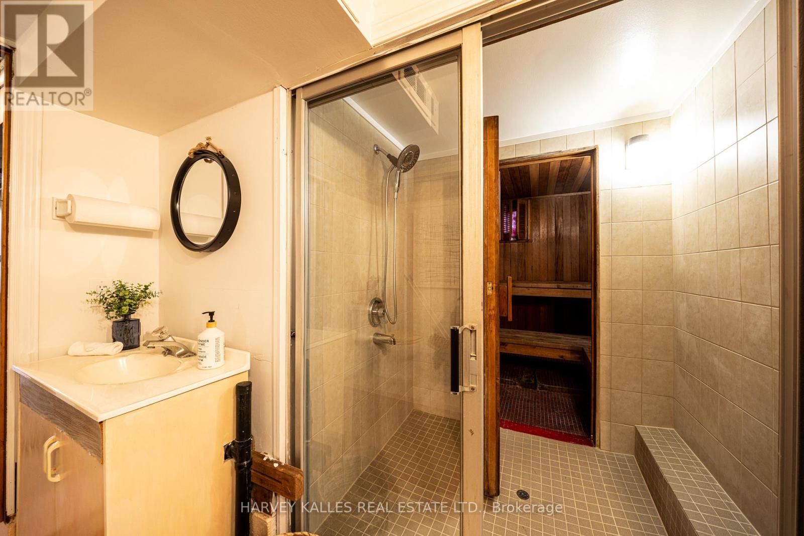 467 HILLSDALE AVENUE E