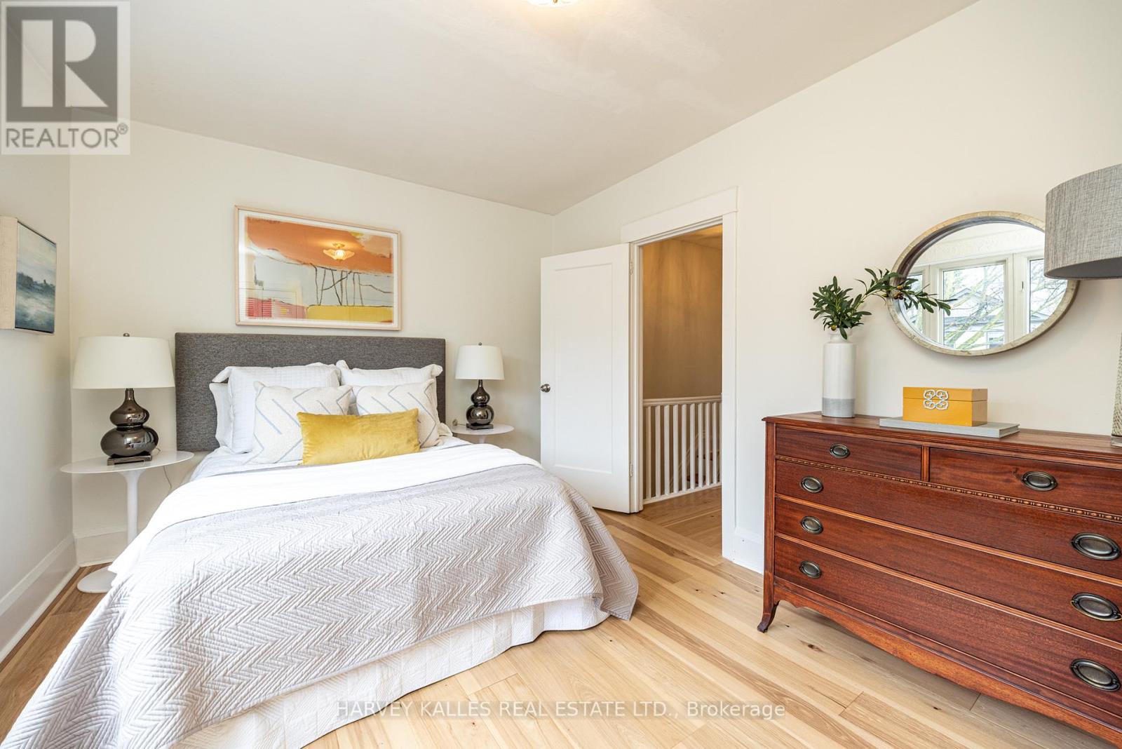 467 HILLSDALE AVENUE E