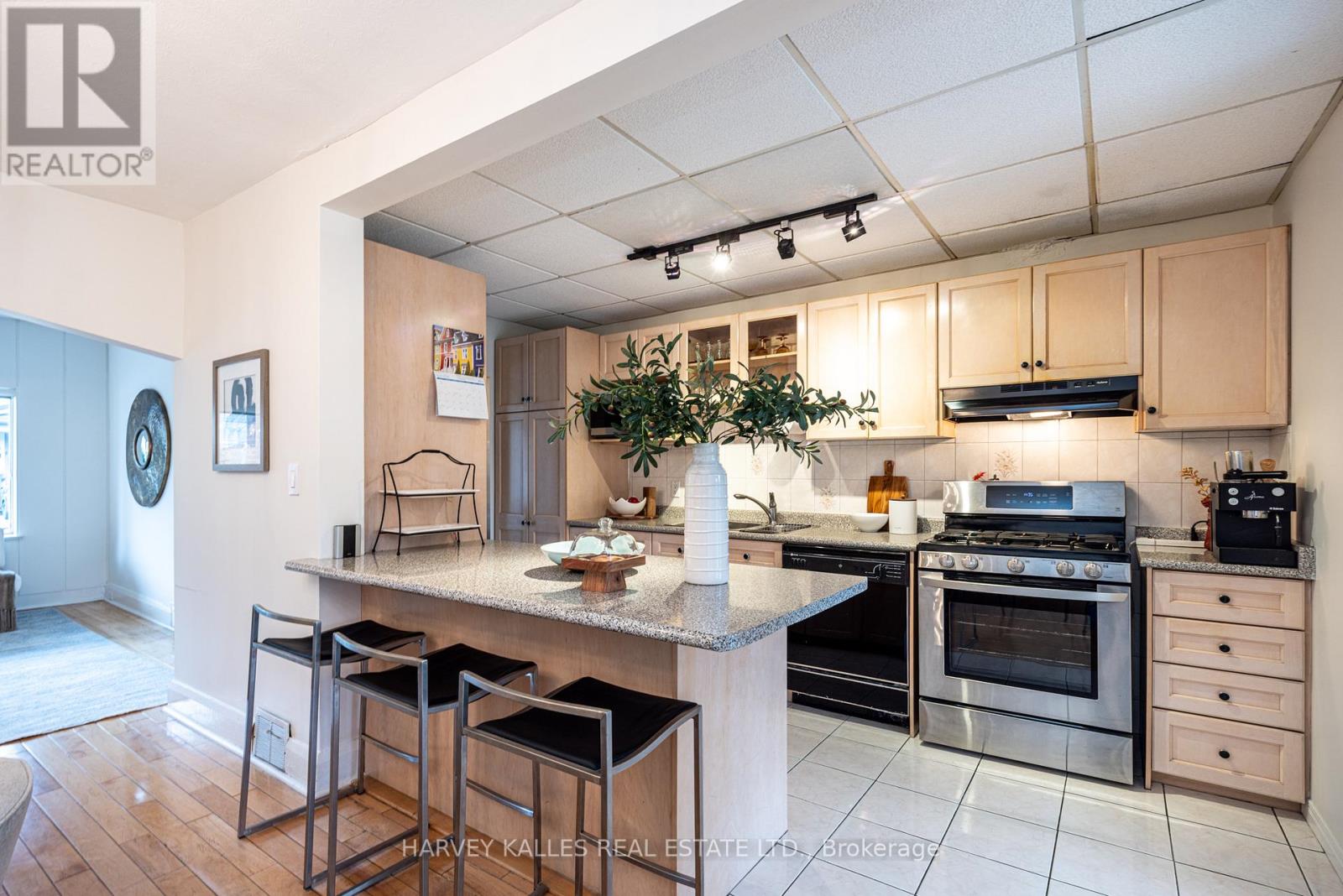 467 HILLSDALE AVENUE E