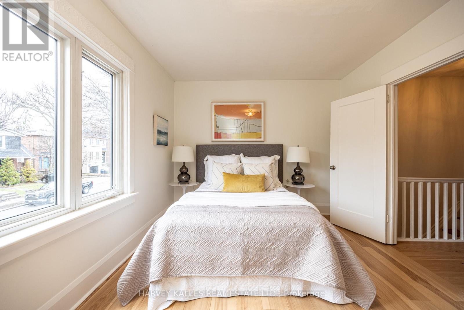 467 HILLSDALE AVENUE E