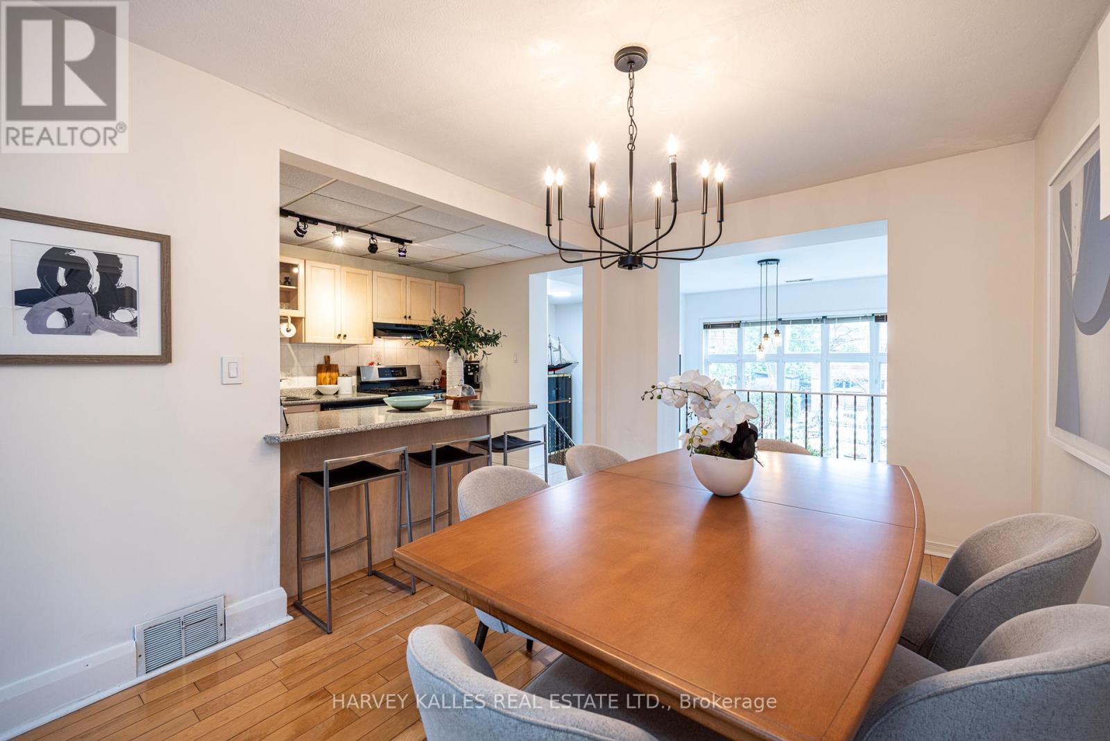 467 HILLSDALE AVENUE E