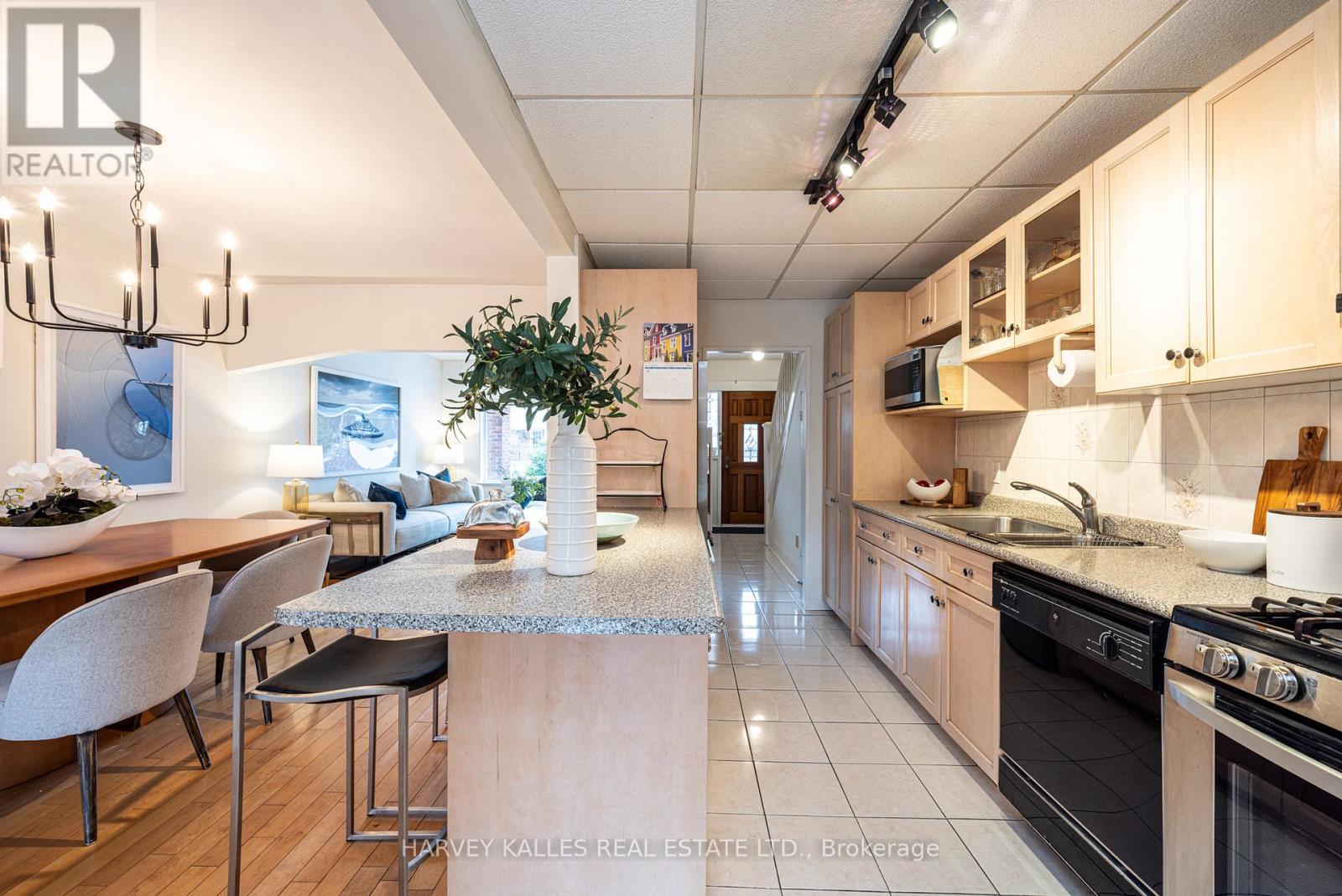 467 HILLSDALE AVENUE E