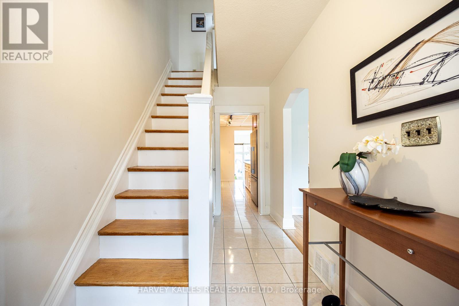 467 HILLSDALE AVENUE E