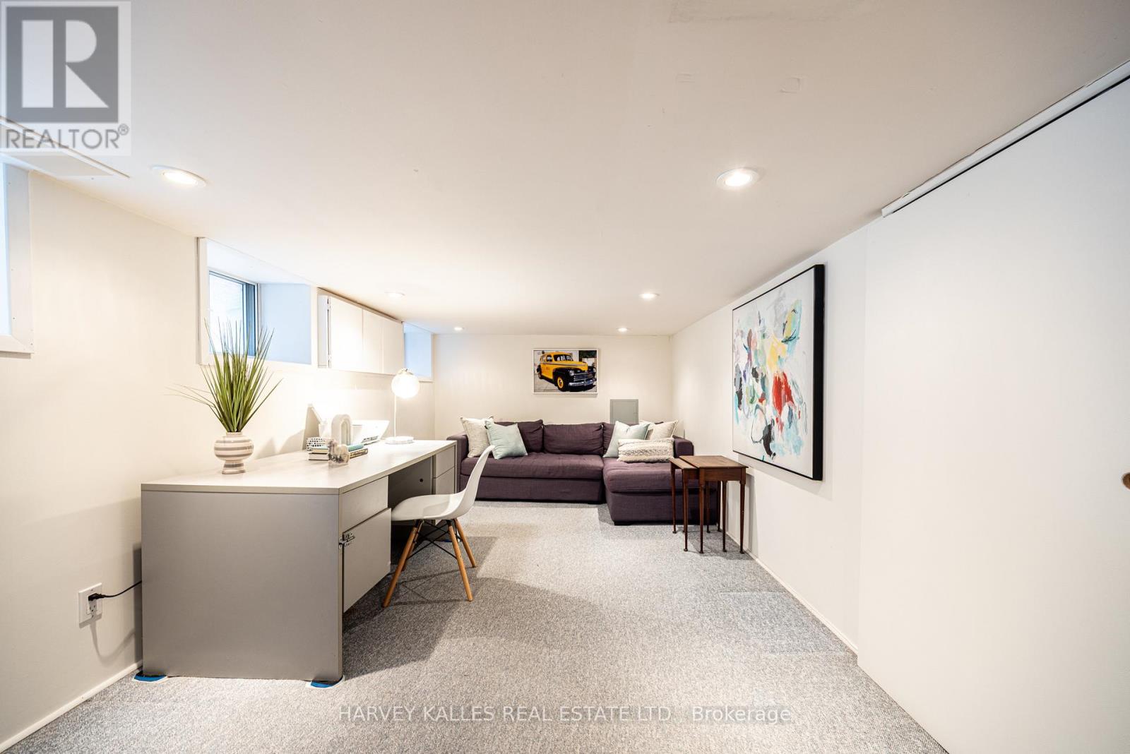 467 HILLSDALE AVENUE E