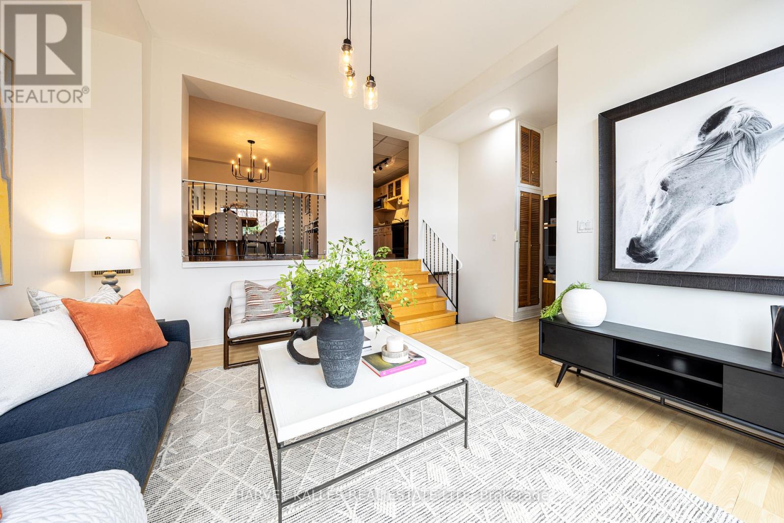 467 HILLSDALE AVENUE E