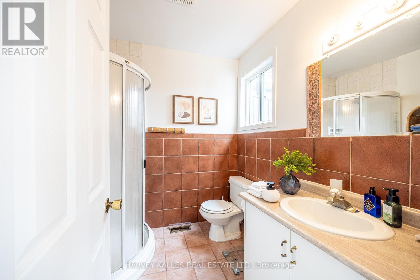 467 HILLSDALE AVENUE E