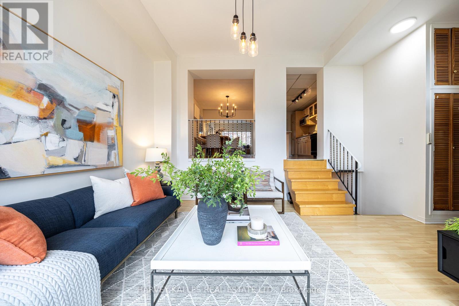 467 HILLSDALE AVENUE E