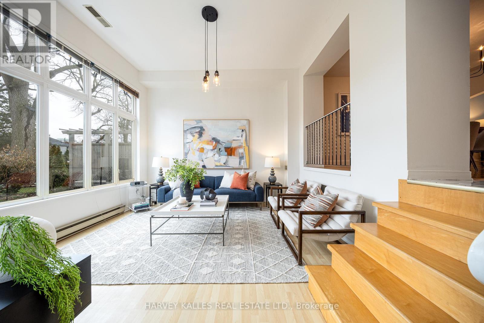 467 HILLSDALE AVENUE E