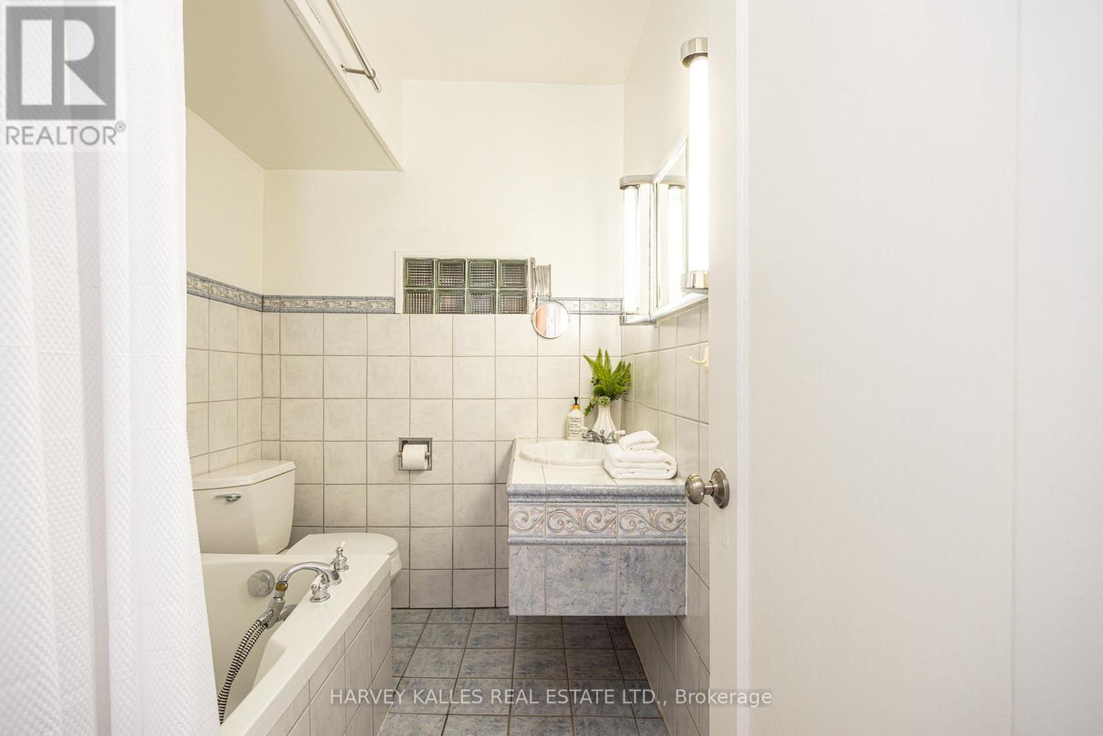 467 HILLSDALE AVENUE E