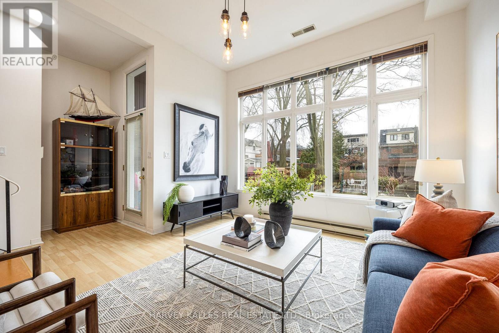 467 HILLSDALE AVENUE E