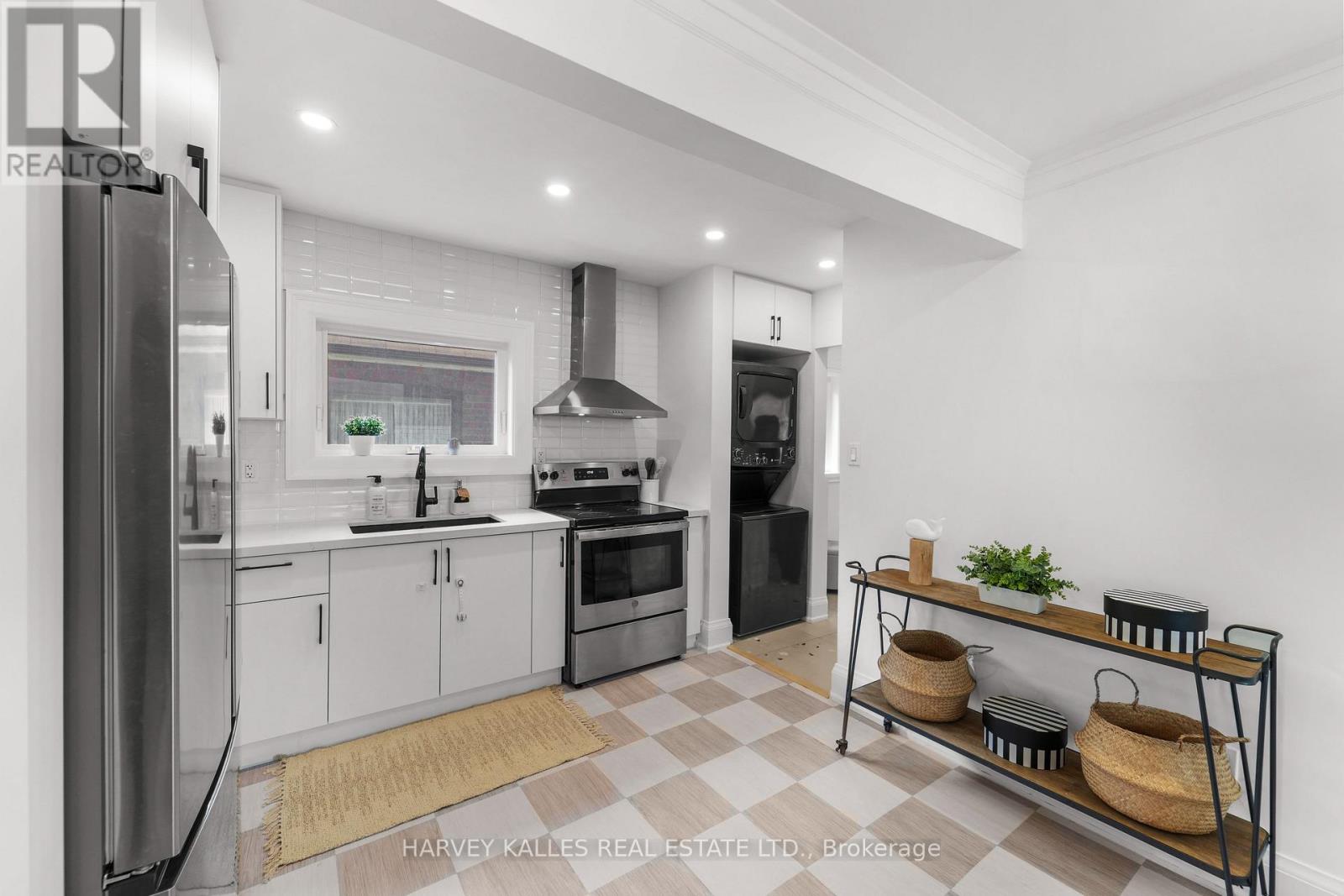 243 NORTHCLIFFE BOULEVARD