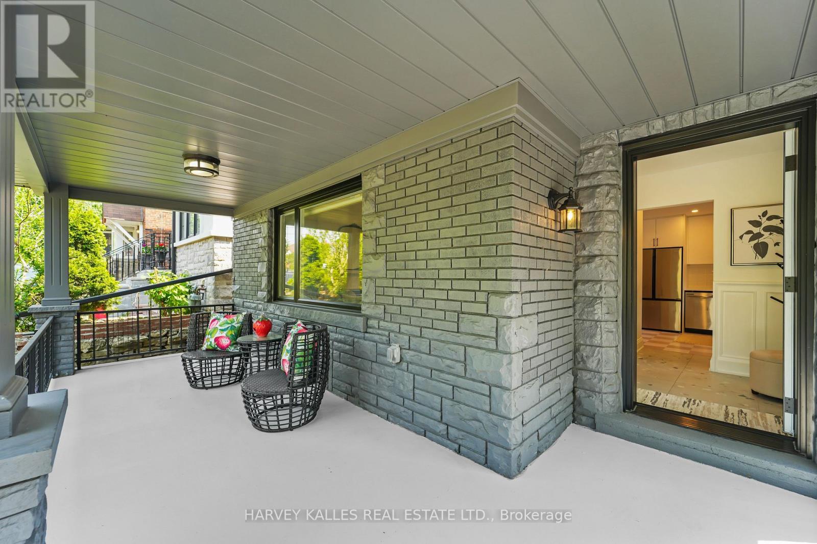 243 NORTHCLIFFE BOULEVARD