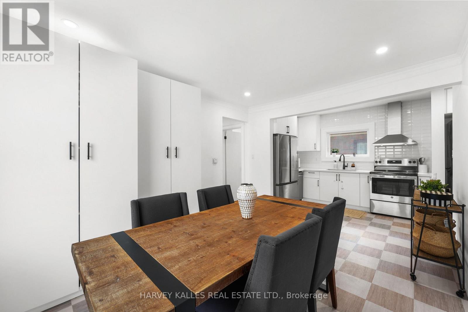 243 NORTHCLIFFE BOULEVARD