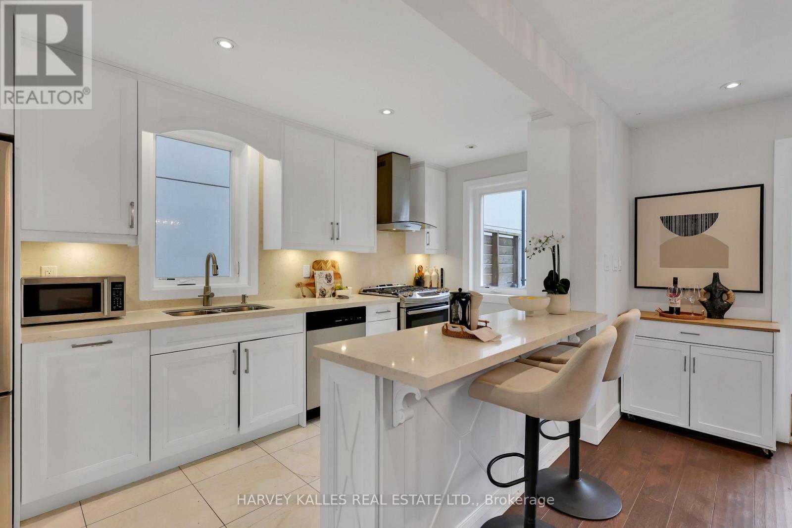 320 MELROSE AVENUE