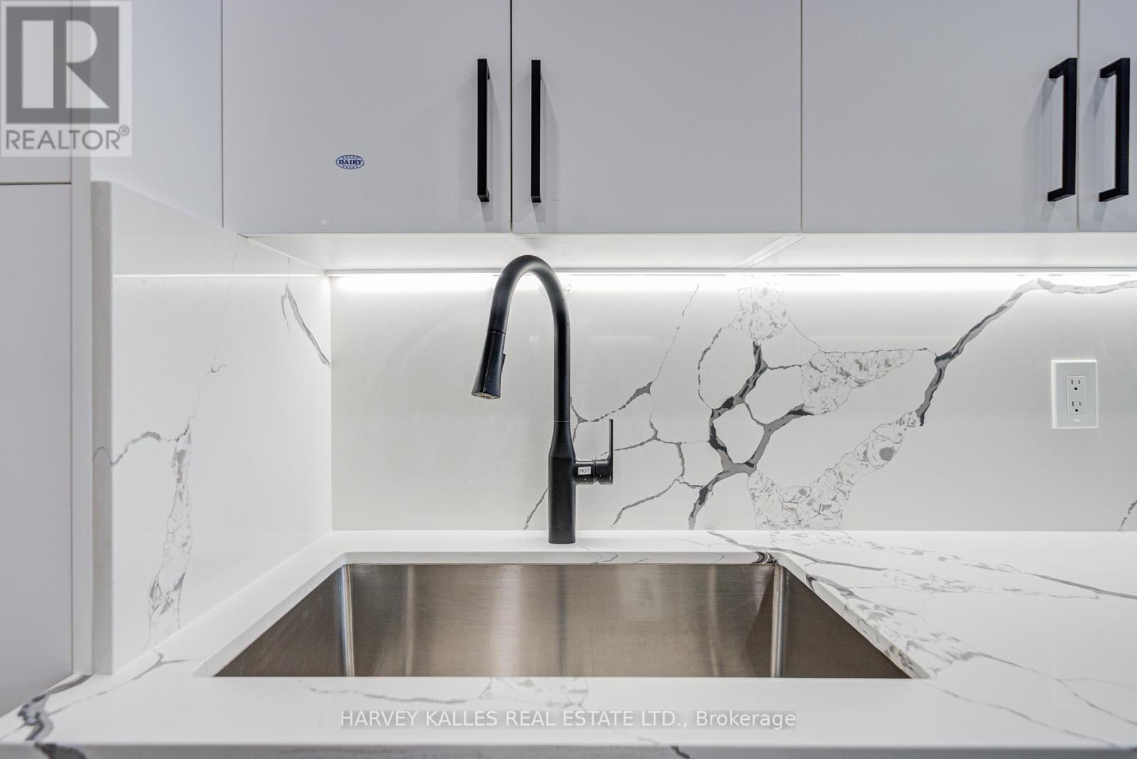 109 - 3000 BATHURST STREET