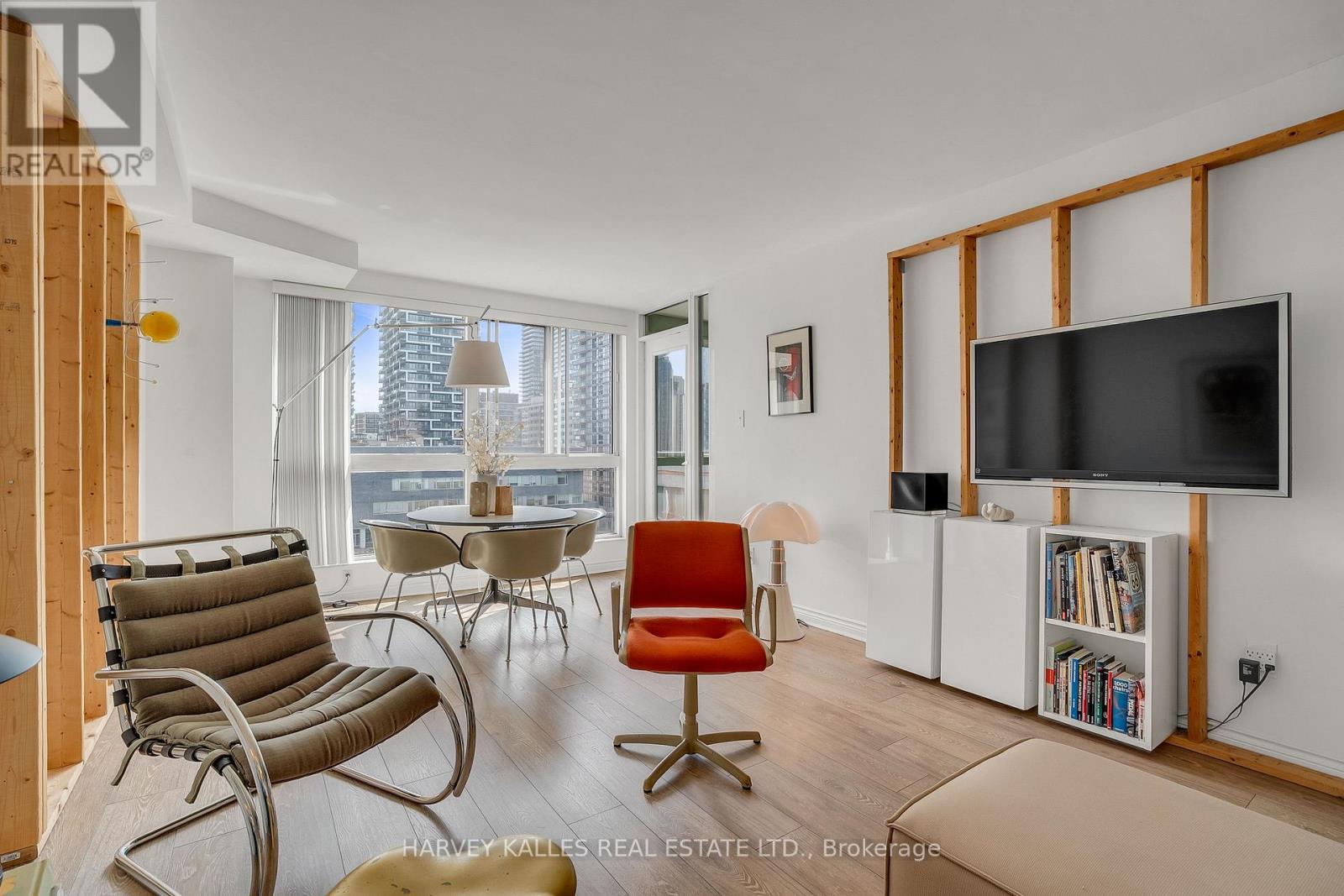 609 - 7 BROADWAY AVENUE