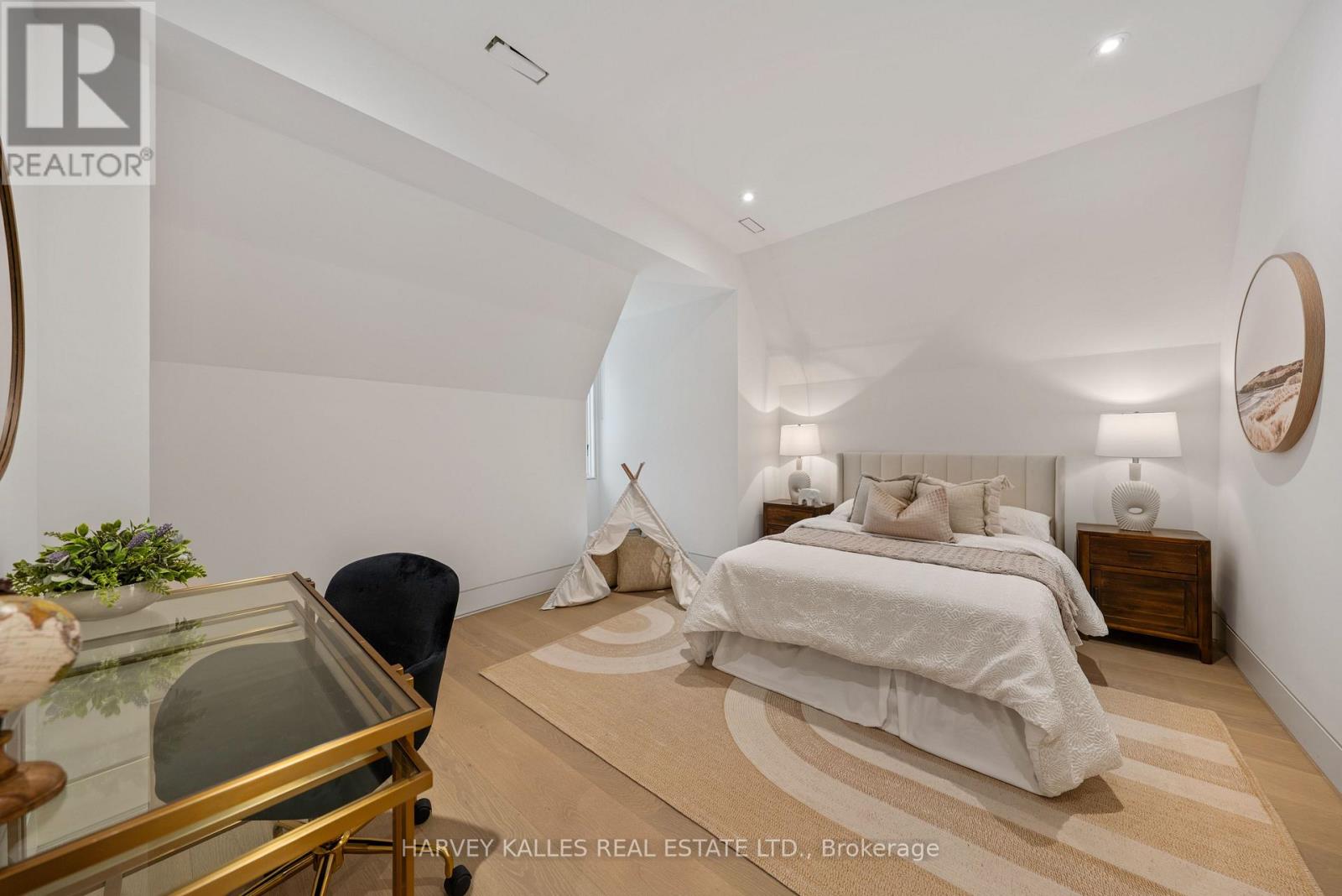 335 LYTTON BOULEVARD