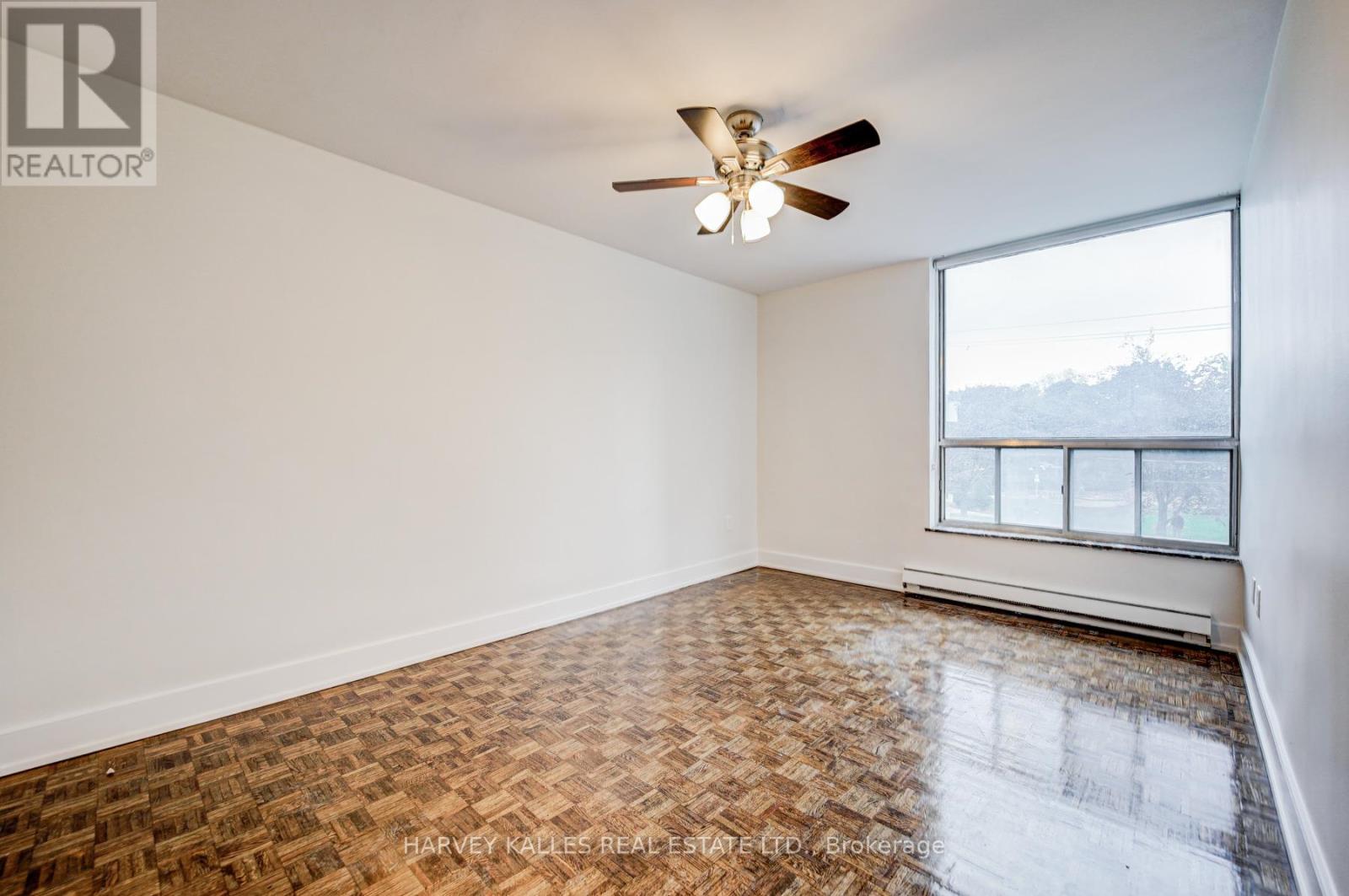 701 - 133 ERSKINE AVENUE