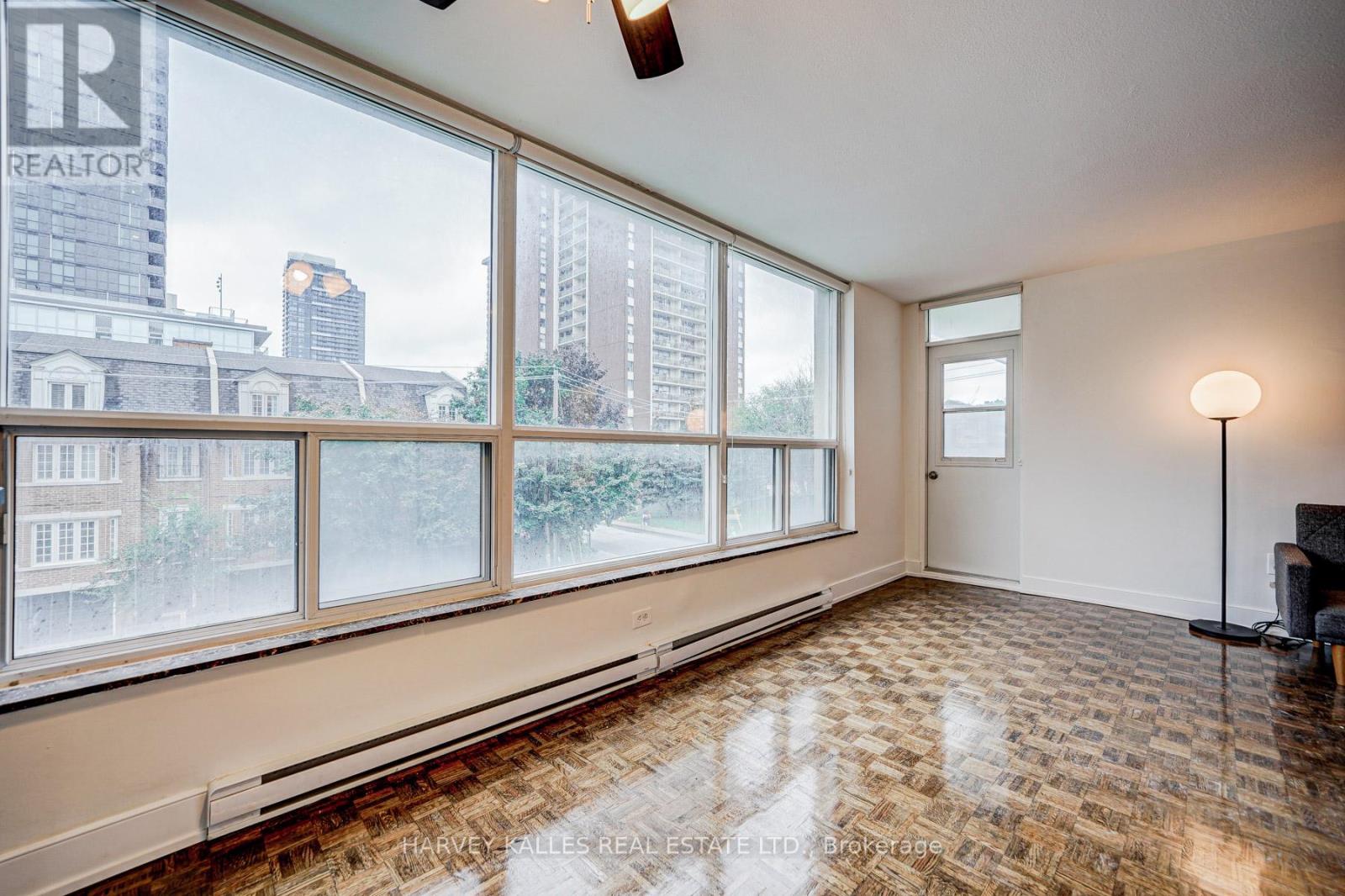 701 - 133 ERSKINE AVENUE