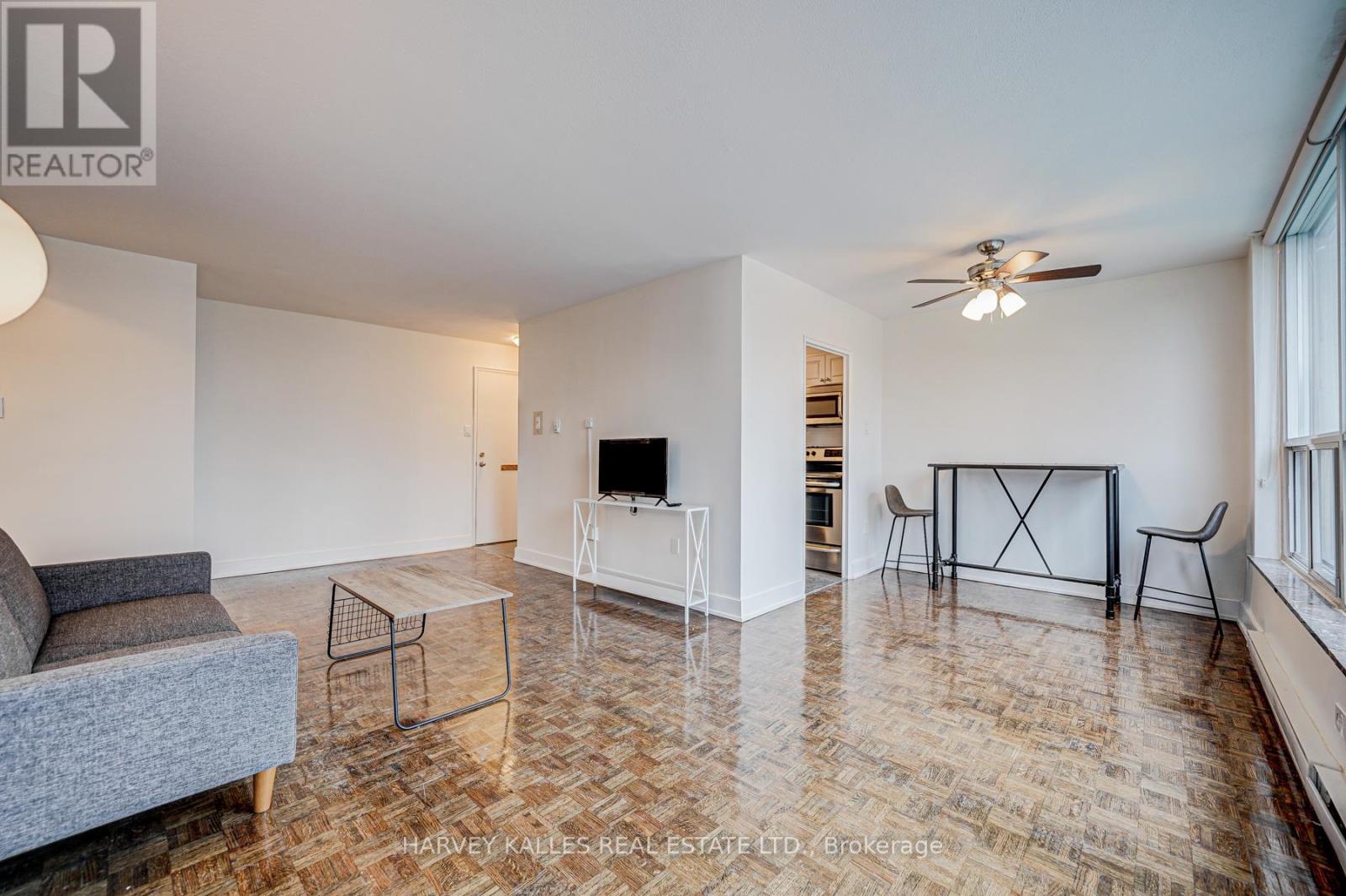 701 - 133 ERSKINE AVENUE