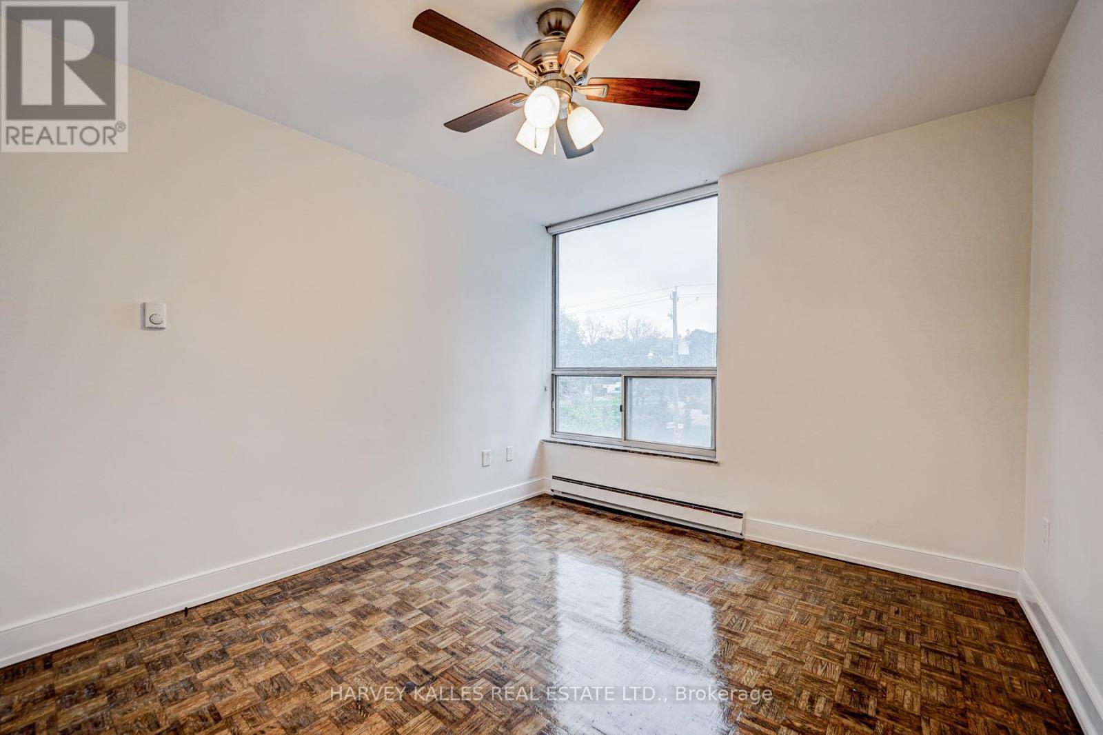 701 - 133 ERSKINE AVENUE